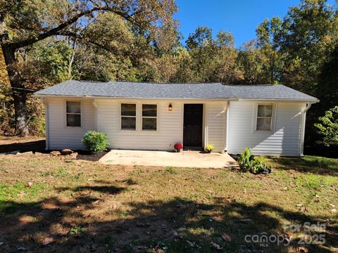 Photo of 129 Williams Road, Bessemer City, NC 28016 (MLS # 4314701)