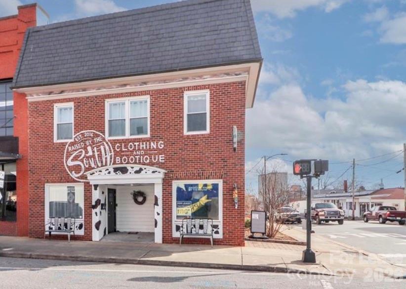 103 N College Avenue
