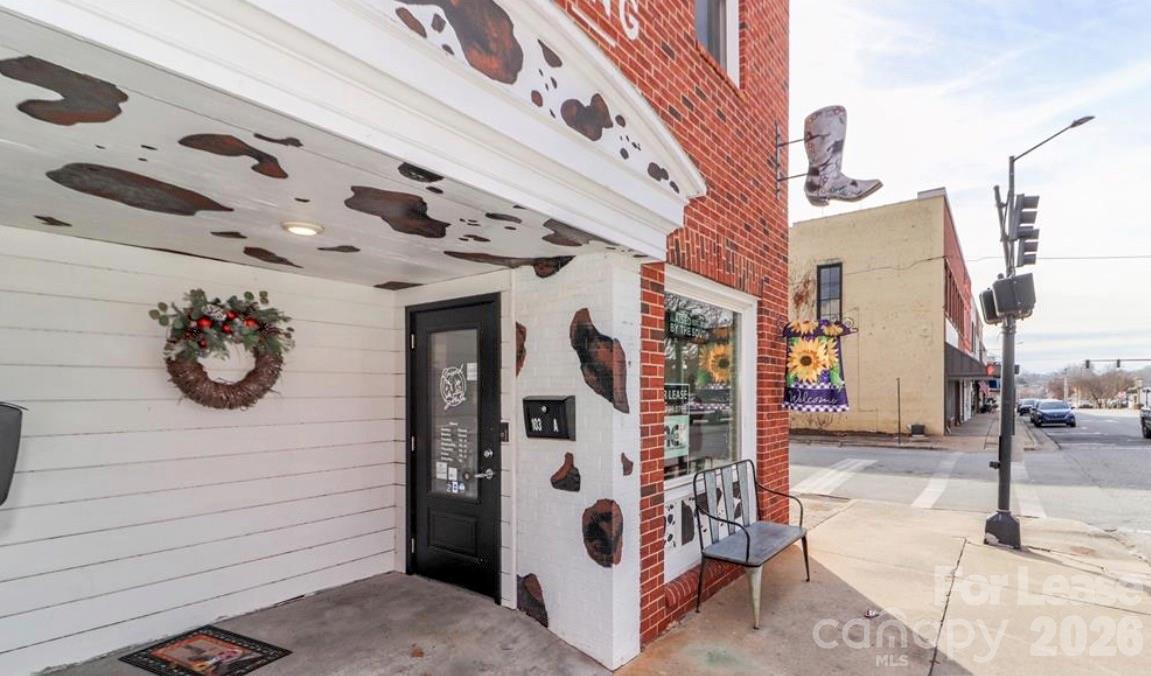 103 N College Avenue