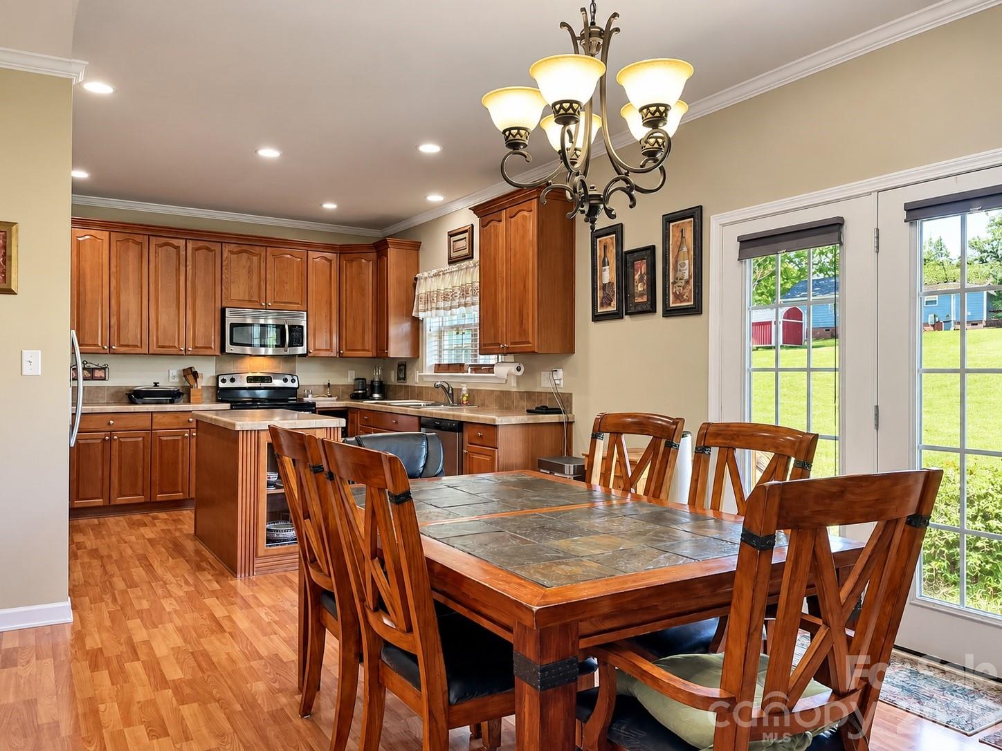 1046 Edgemont Terrace