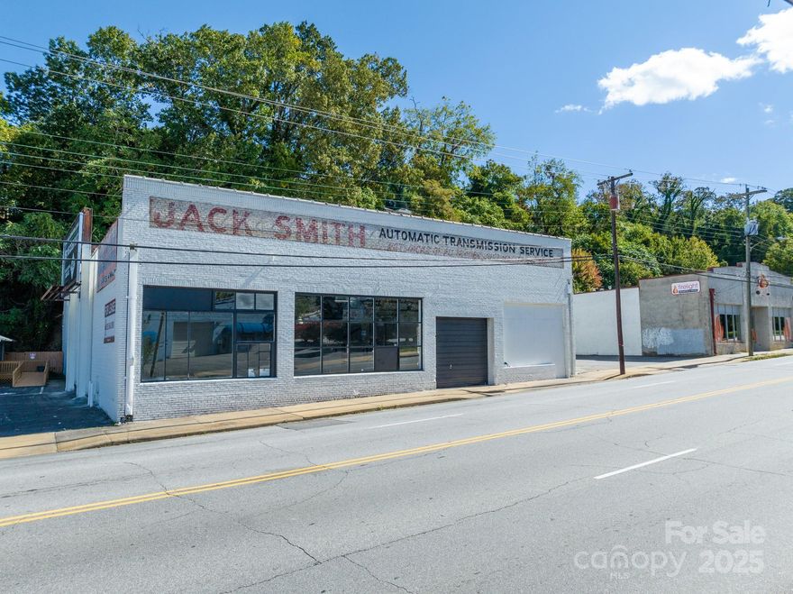 Excellent location adjacent to the South Slope in Downtown Asheville with close proximity to Mission Hospital and McCormick Baseball Field. Great visibility on 4-lane road, Biltmore Ave., with 17,000 VPD and 125 FT of road frontage. Two 12' FT Roll-up Doors; Beautiful 23' FT Wooden Barrel Ceiling; Concrete Flooring; Dedicated Parking