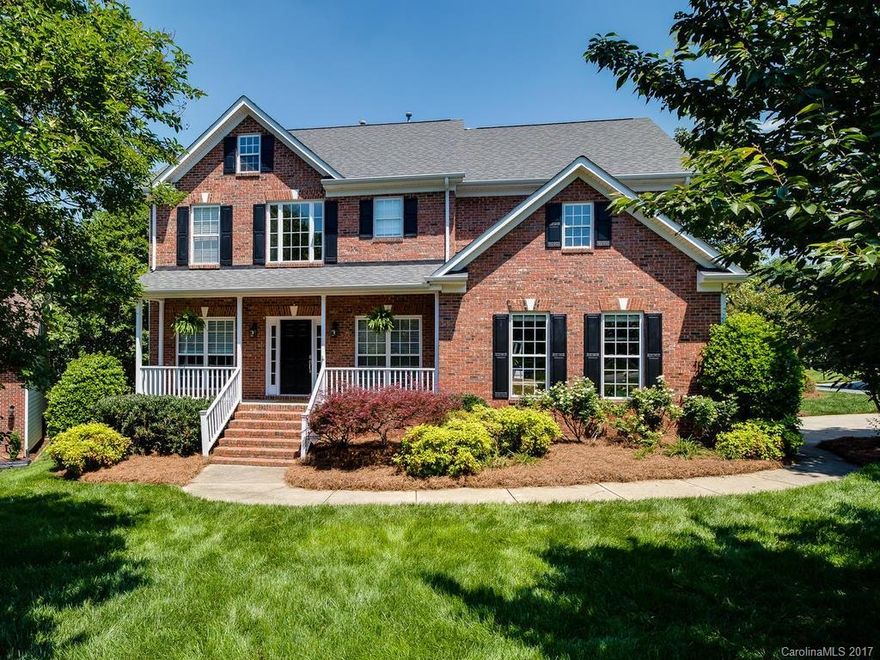 Excellent curb appeal and quiet cul de sac location. Beautiful hardwood floors, high ceilings, and attractive moldings. Kitchen open to breakfast area and den. Master suite with tray ceiling and large walk in closet. Private fenced yard, side load garage and ample storage space.