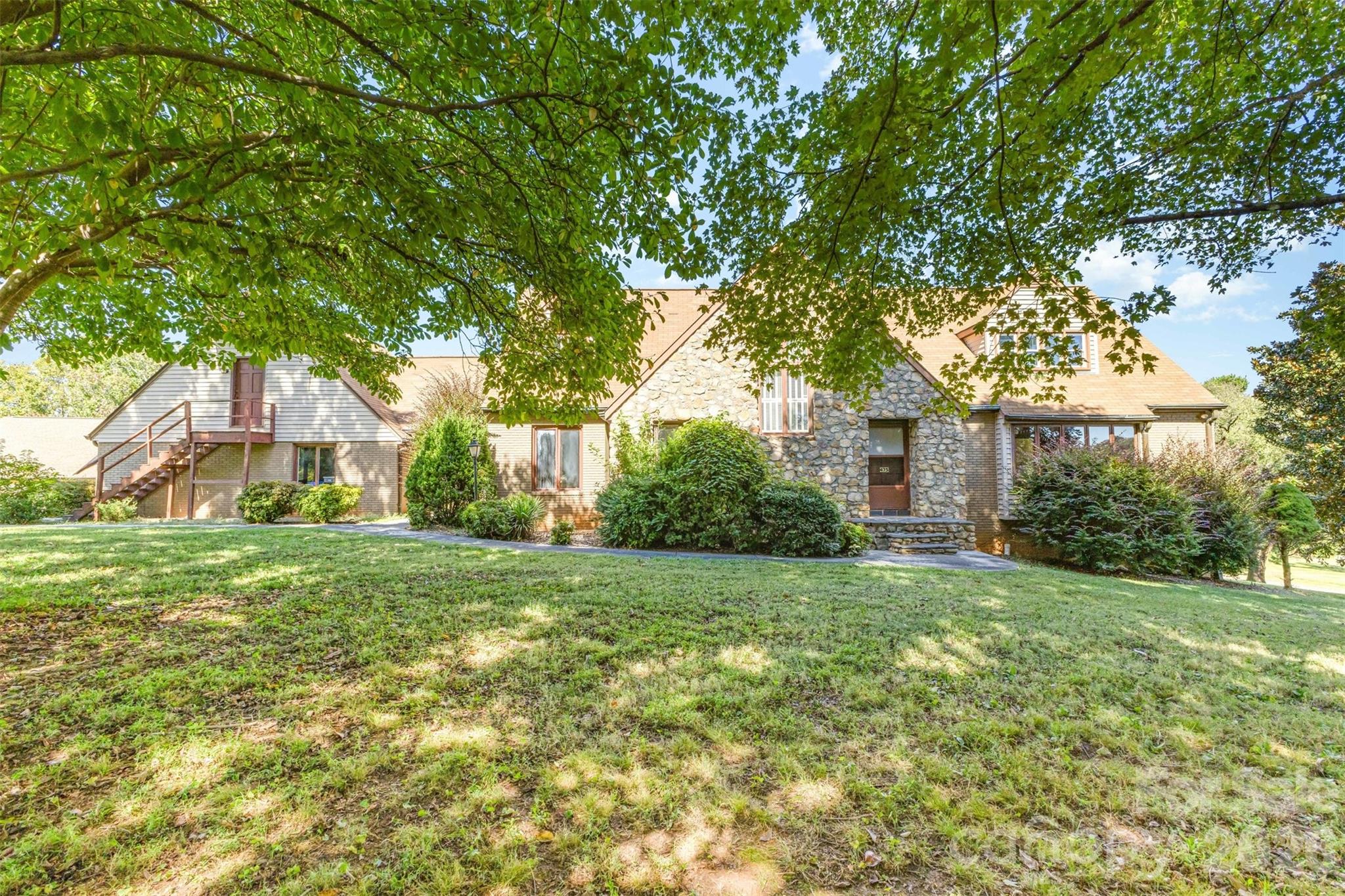475 Baymount Drive
