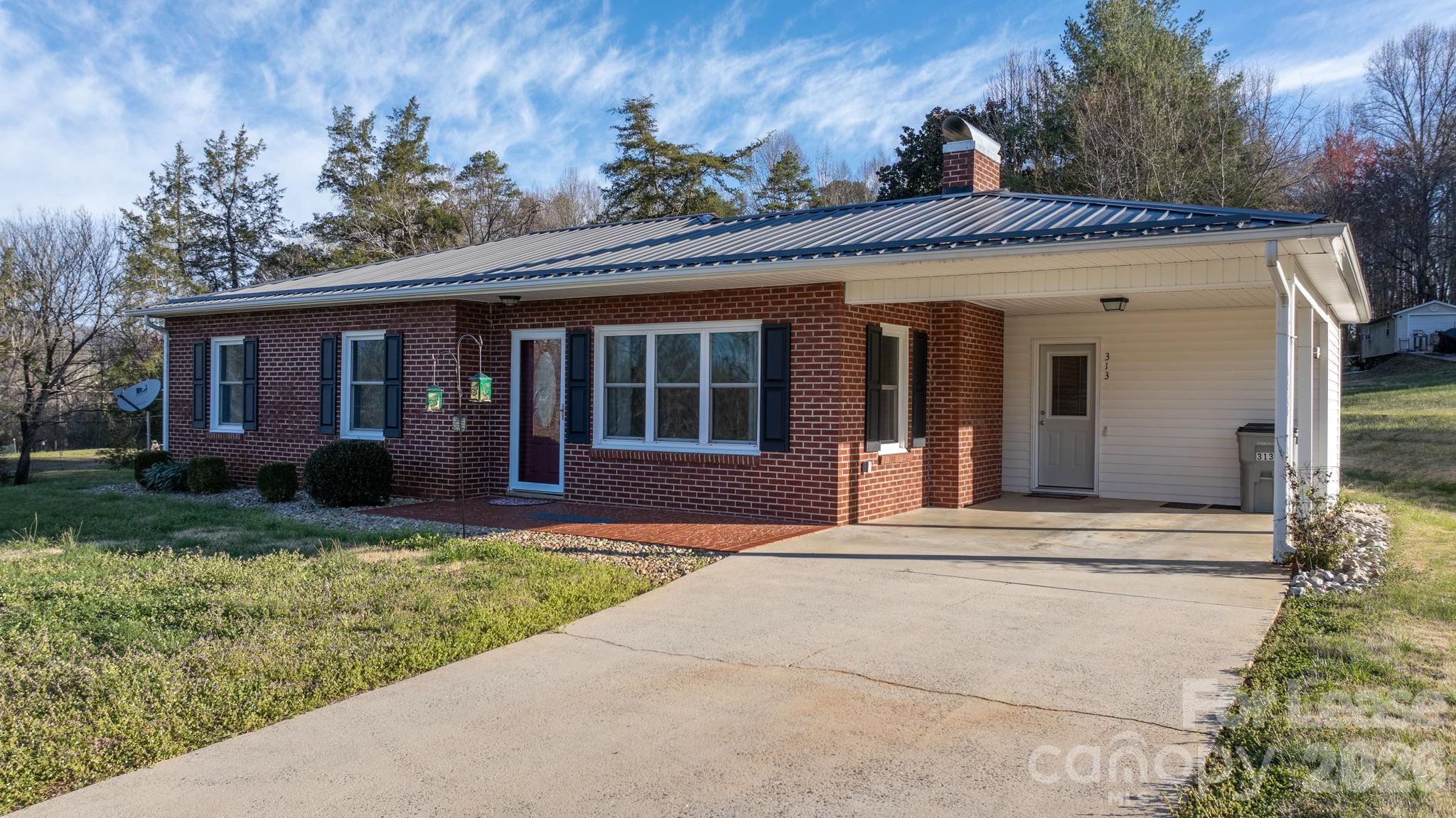 313 Arrowood Street SE