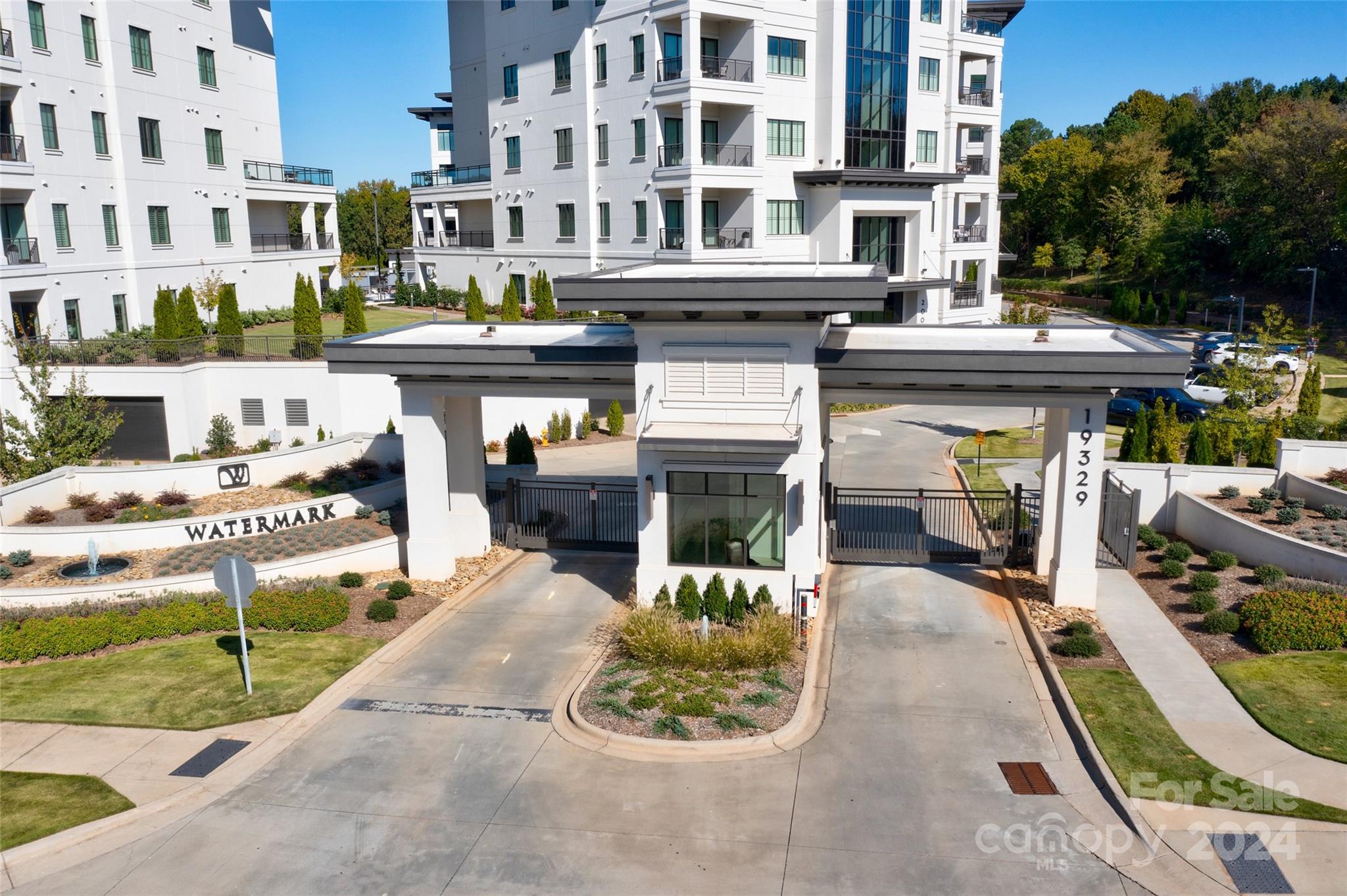 Cornelius, North Carolina 28031, United States, 3 Bedrooms Bedrooms, ,4 BathroomsBathrooms,Residential,Under Contract,39170