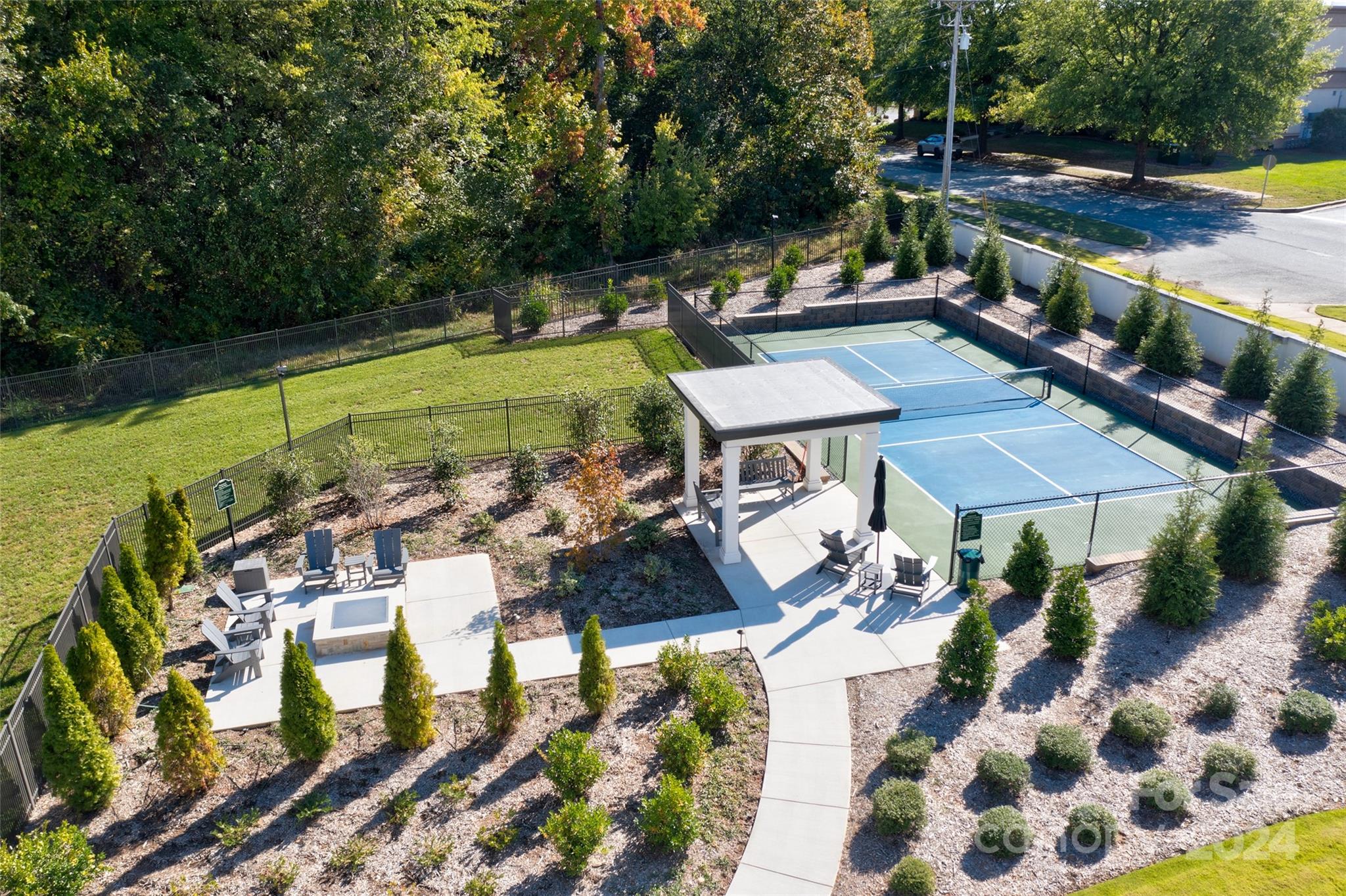 Cornelius, North Carolina 28031, United States, 3 Bedrooms Bedrooms, ,4 BathroomsBathrooms,Residential,Under Contract,39170