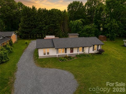 Photo of 2121 24th Street NE, Hickory, NC 28601 (MLS # 4385228)