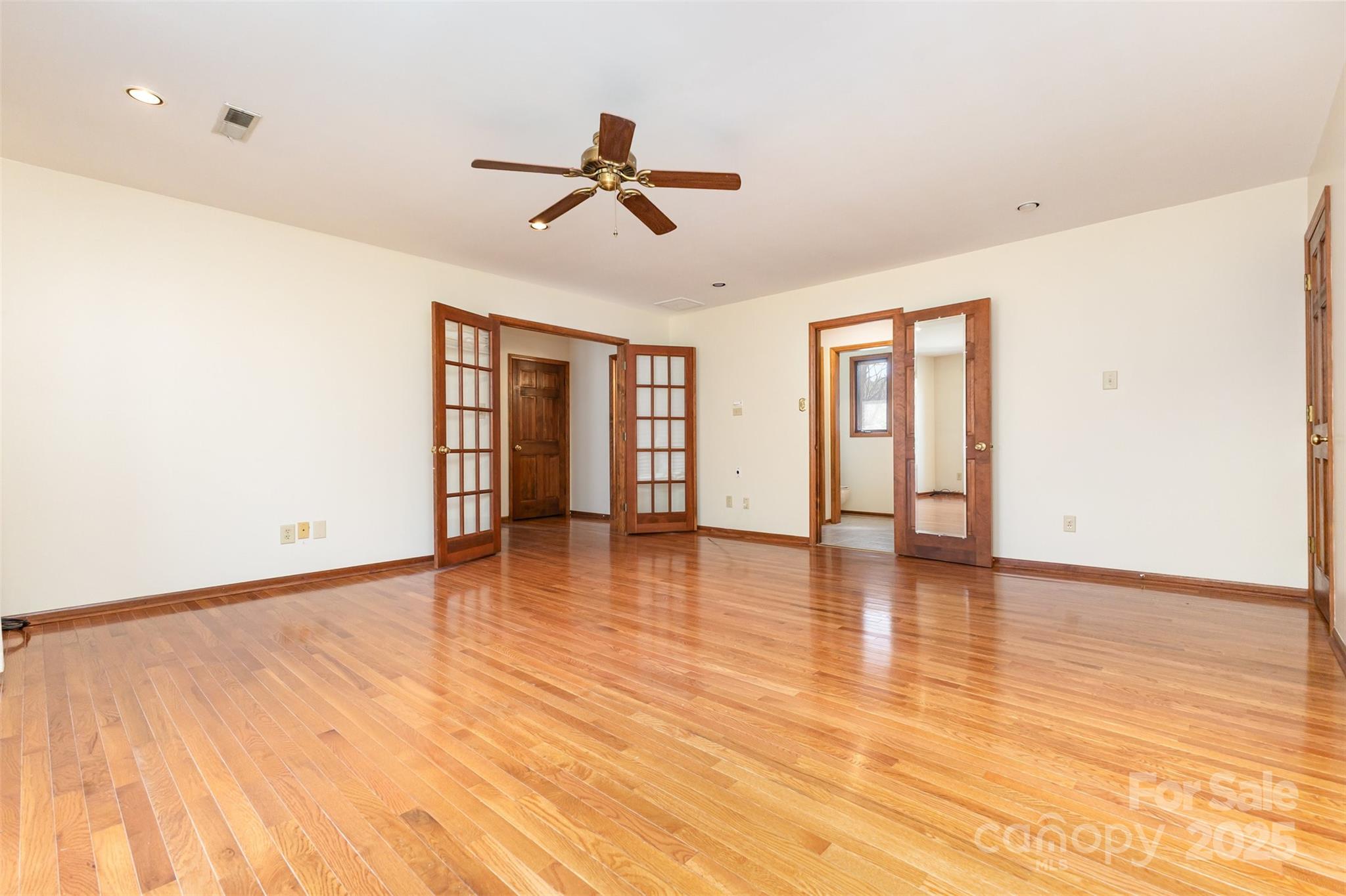 Country Club Gardens - Residential