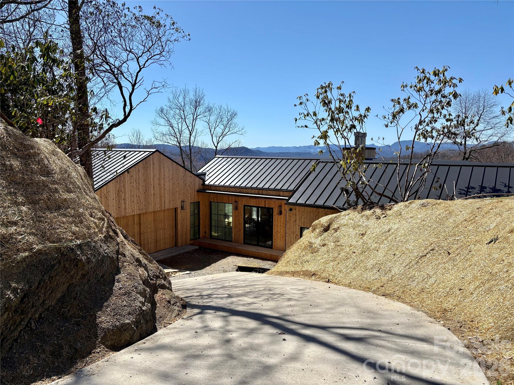 1882 Connestee Trail