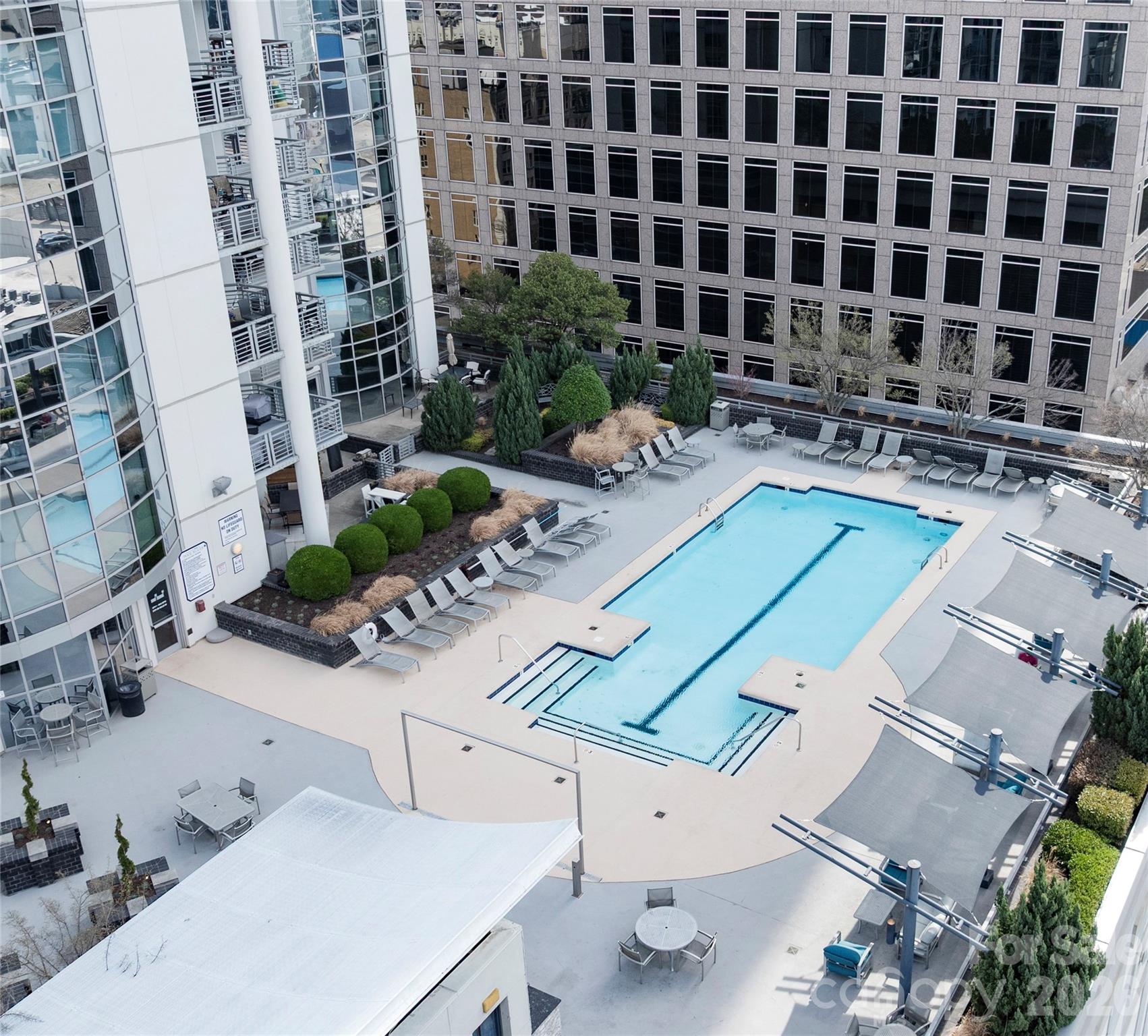 333 W Trade Street 2103