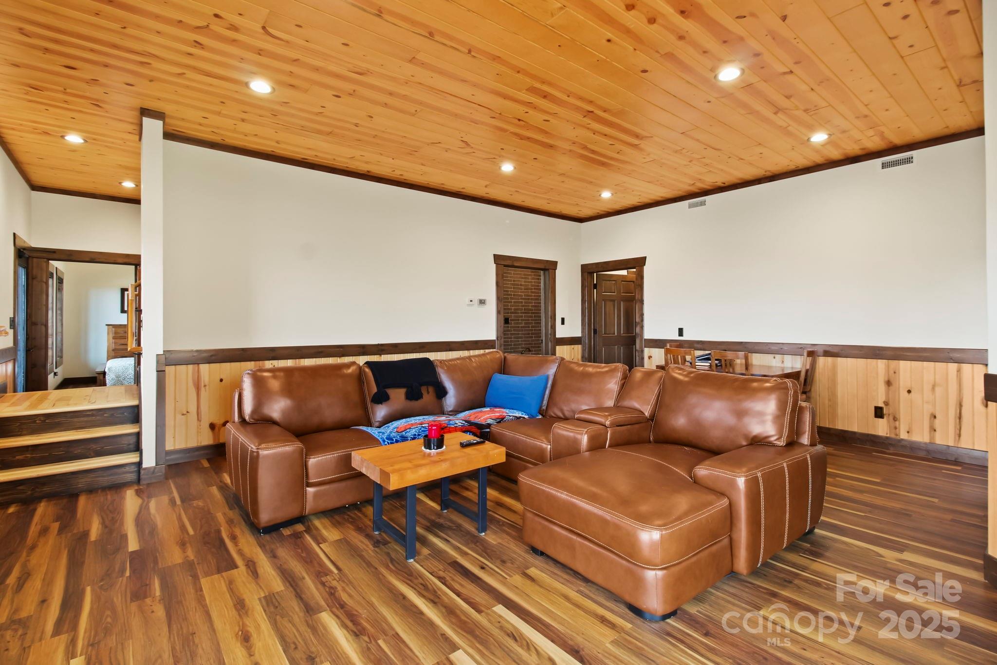 Boone, North Carolina 28607, United States, 3 Bedrooms Bedrooms, ,3 BathroomsBathrooms,Residential,Active,92345