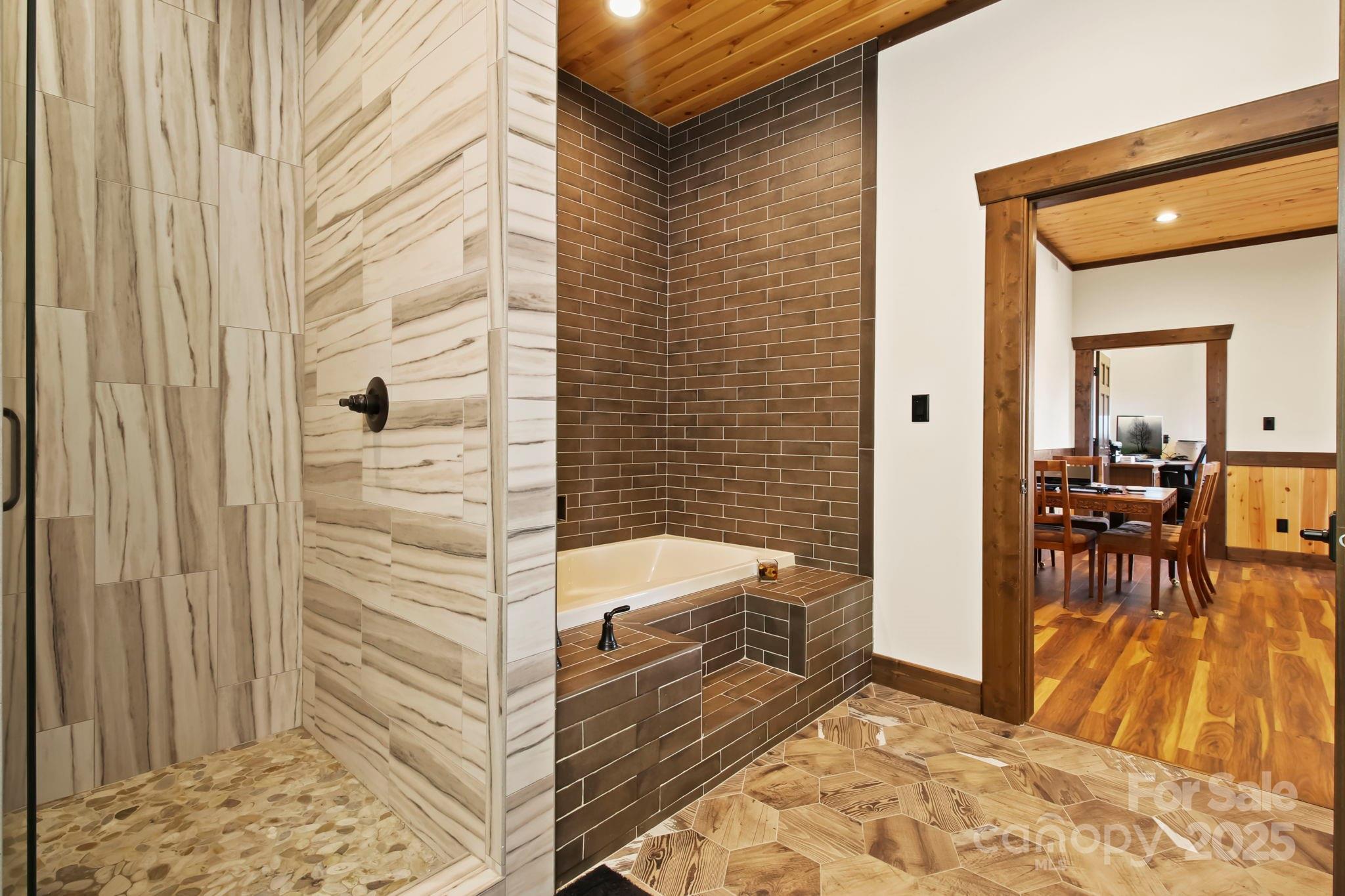 Boone, North Carolina 28607, United States, 3 Bedrooms Bedrooms, ,3 BathroomsBathrooms,Residential,Active,92345