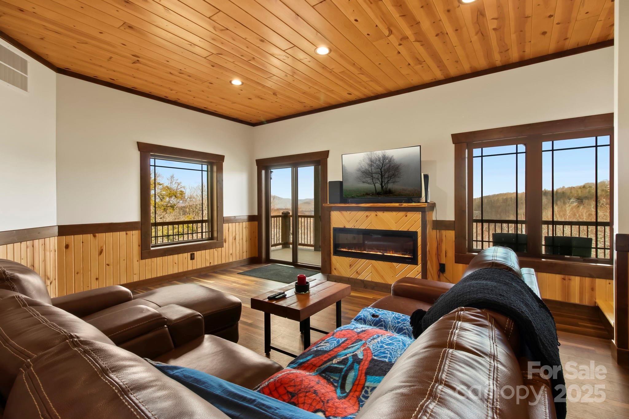 Boone, North Carolina 28607, United States, 3 Bedrooms Bedrooms, ,3 BathroomsBathrooms,Residential,Active,92345