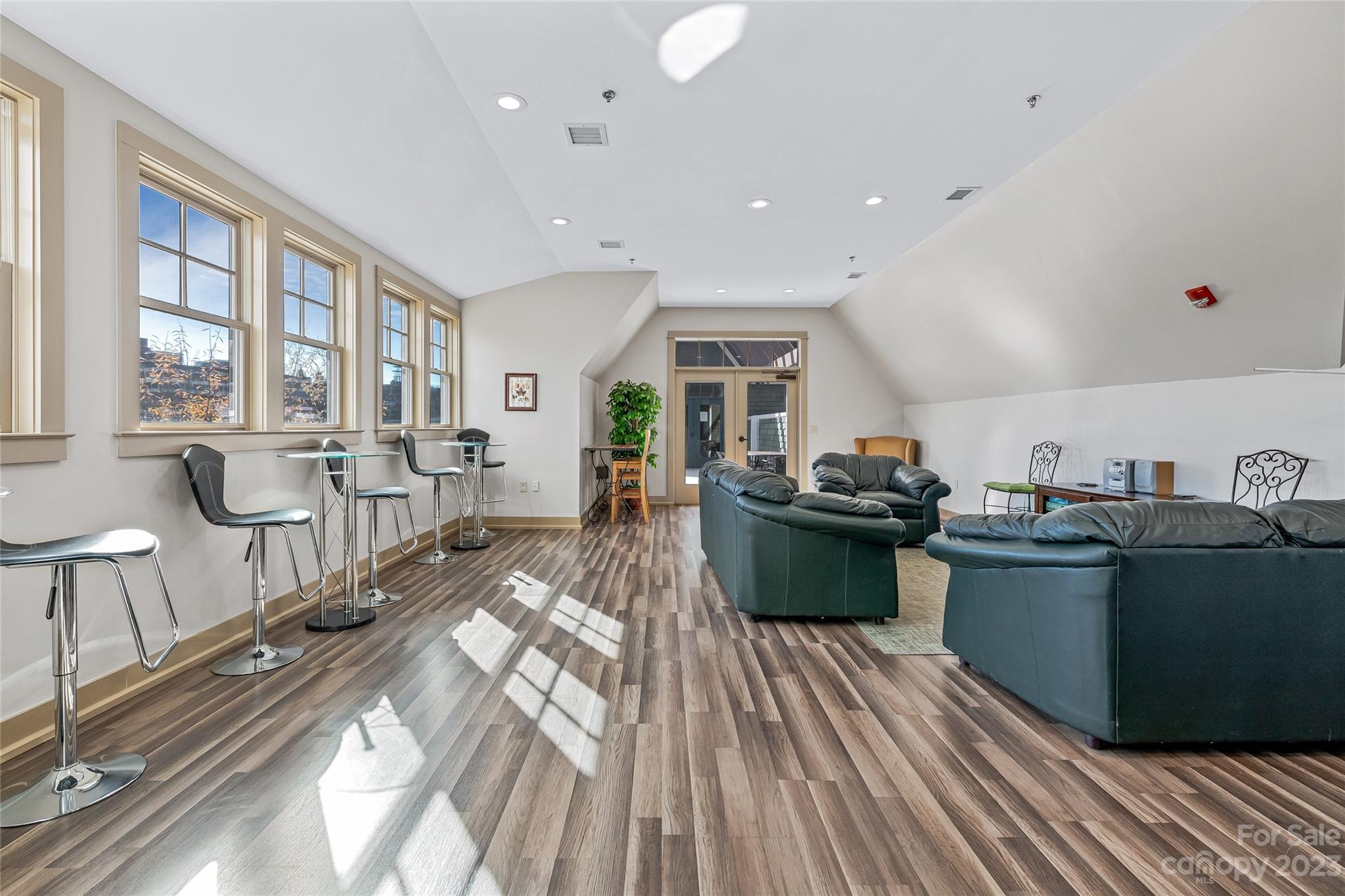 The Pioneer Building - Residential