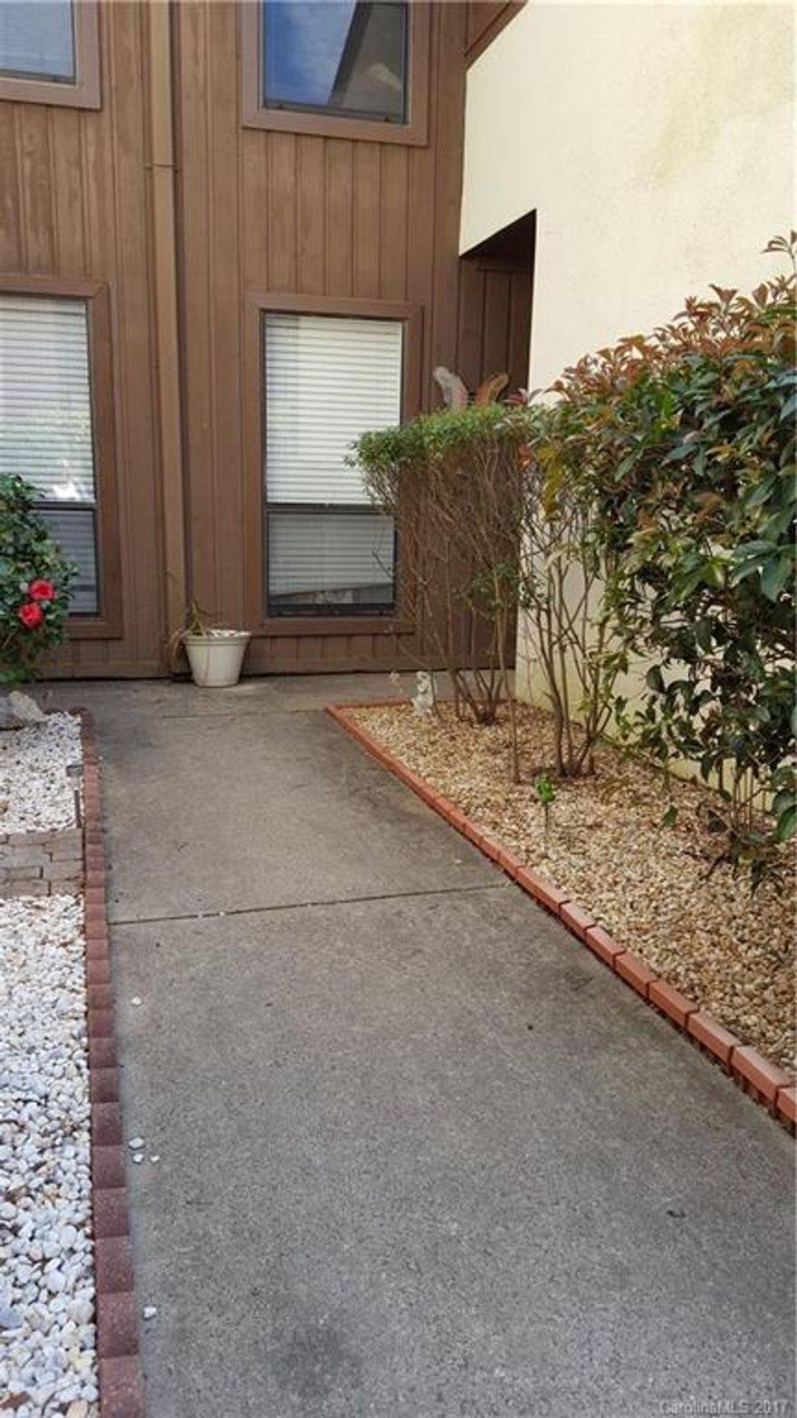 Attention INVESTORS! Well maintained unit with long term tenant in place and will stay. Paying $700/mo with $525 guaranteed by section 8 housing. Open plan with LR w/ brick FP open to DR & easy access to kitchen and breakfast nook. Lrg covered patio for outdoor entertainment. Ample closet/storage space both inside & out. MBR offers private bath w/ lg garden tub/shower combination with dual closets. Immediate positive cash flow.