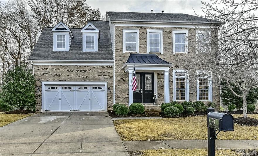 4600+ sq ft -- FINISHED WALKOUT BASEMENT -- 5+ bed, 3.5 bath! Gourmet kitchen, formal DR, office, sunroom w/vaulted ceiling. Main level hardwood floors. Master w/tray ceiling, bath retreat & walk-in closet. Spacious secondary bedrooms. Walkout basement w/kitchen/bar area, living area, bed, bath, theater/storage room & new carpeting! Fenced yard backs to trees. Just 1 mile from 77; minutes from Uptown. Top rated FM school district. Low taxes. Prime location! Home Warranty! Less than $99/sq foot!