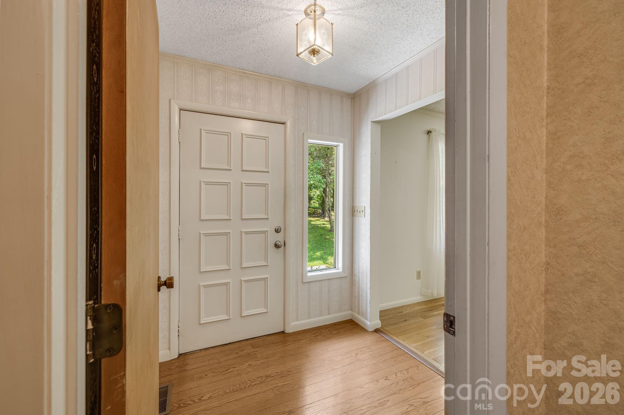 11 E Ridgeway Drive
