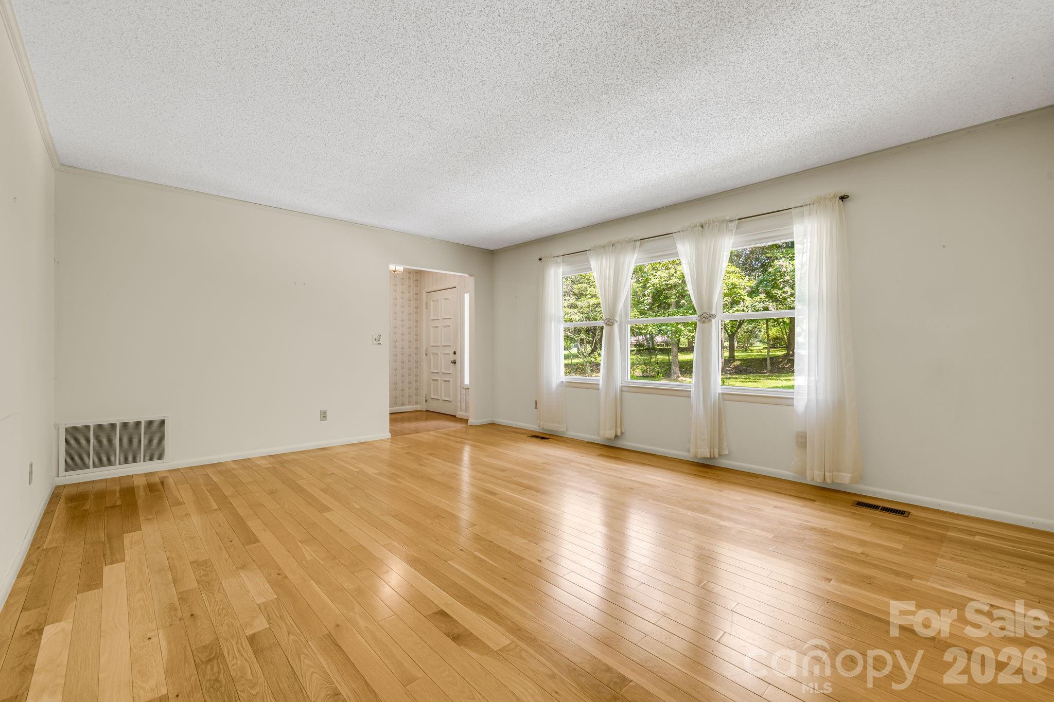 11 E Ridgeway Drive