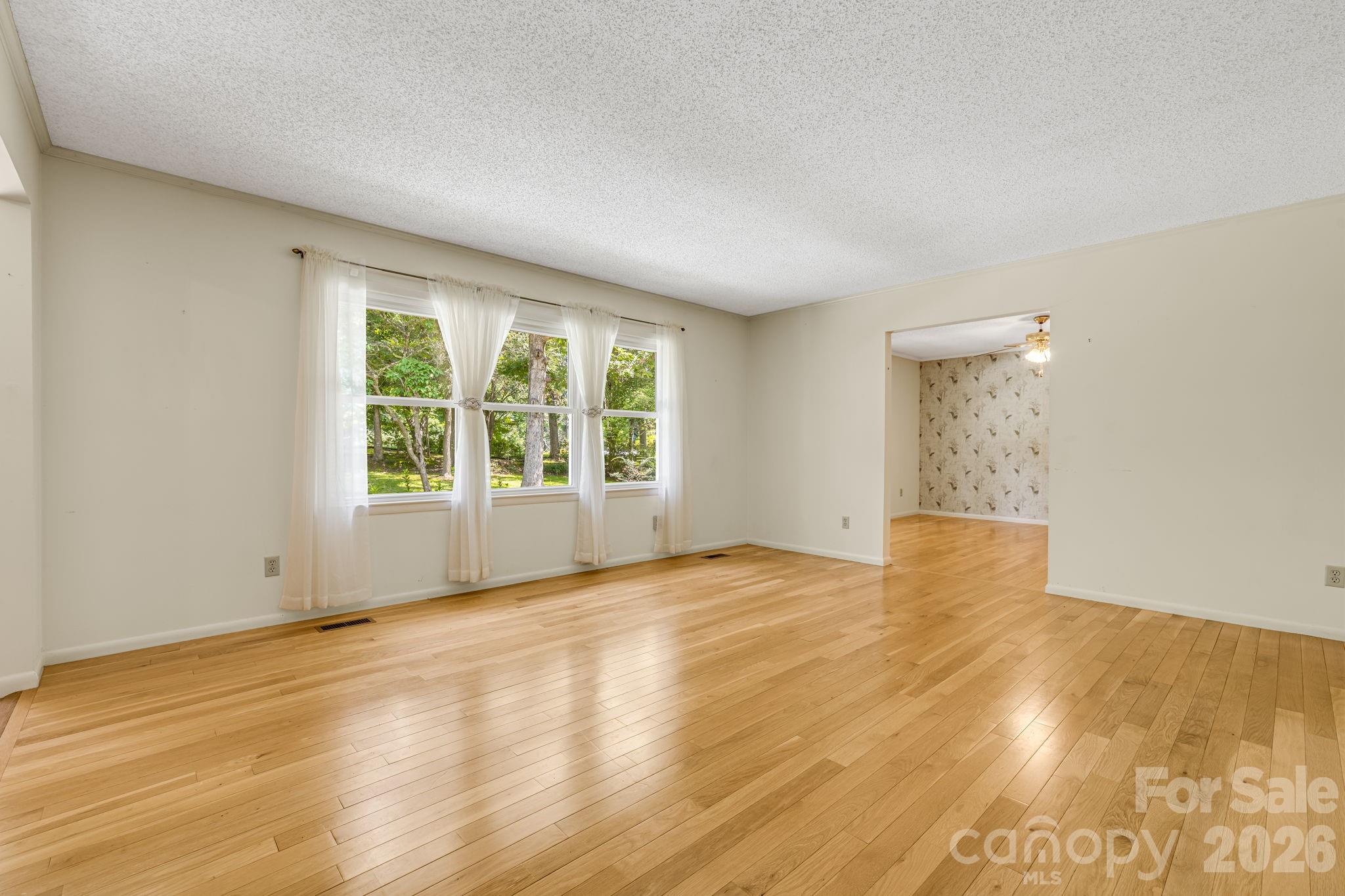 11 E Ridgeway Drive
