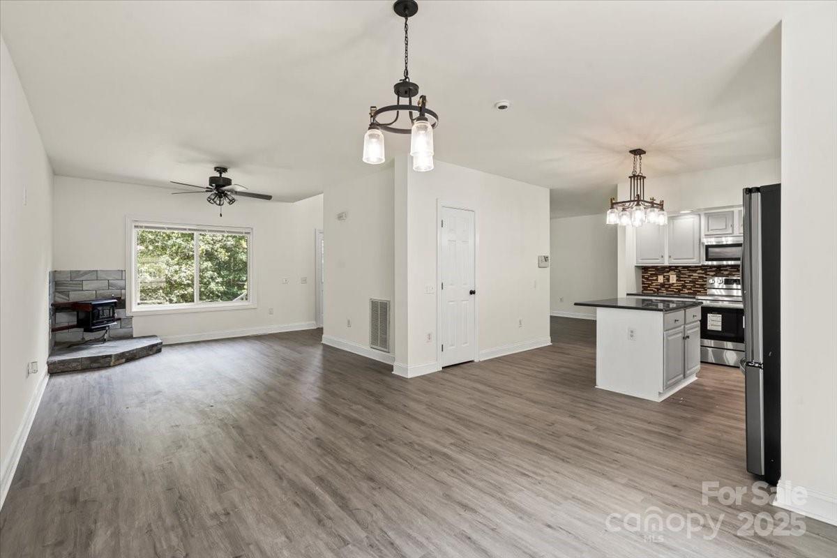 946 Laurelwood Drive