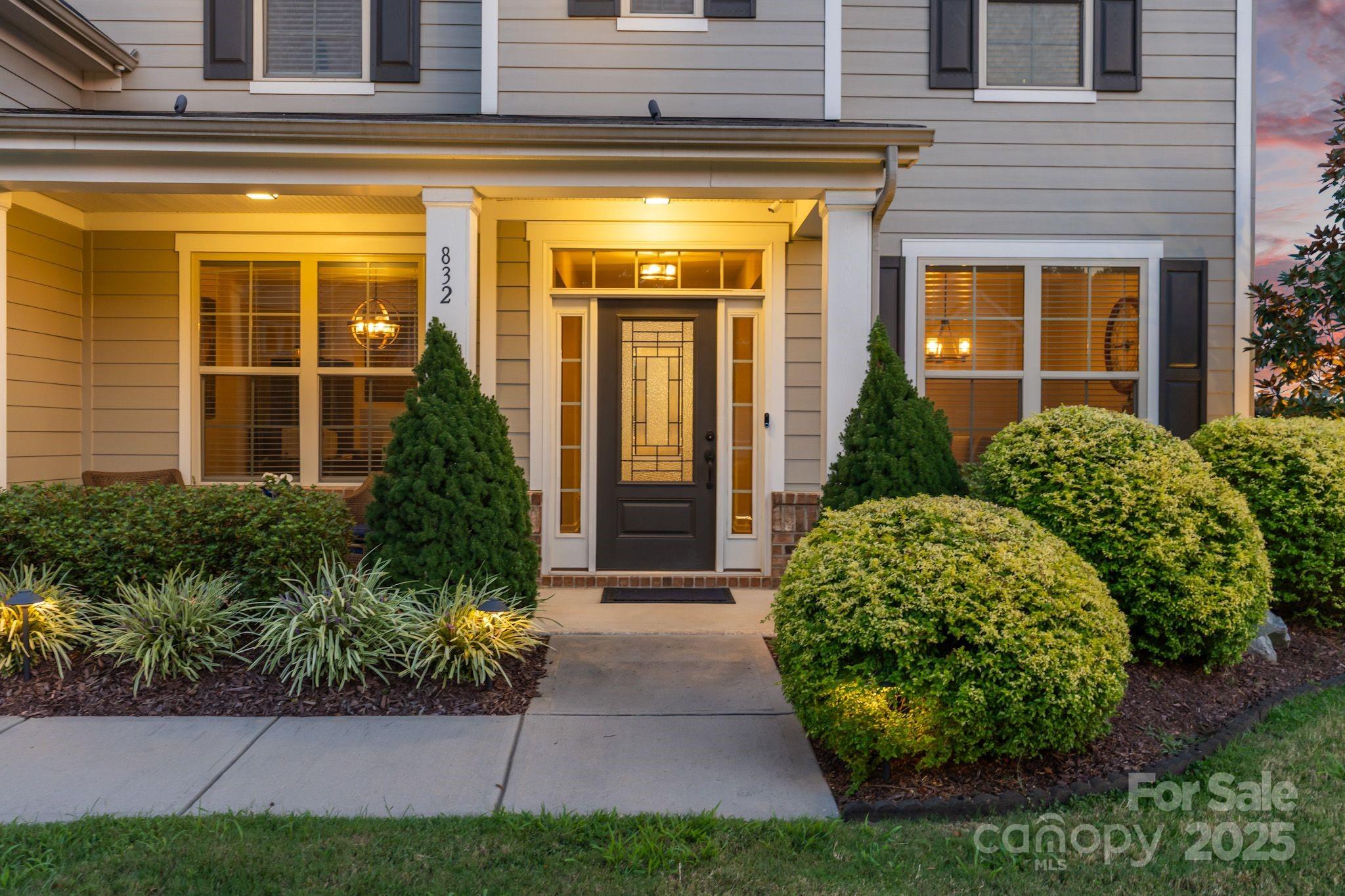 832 Oak Manor Drive SE