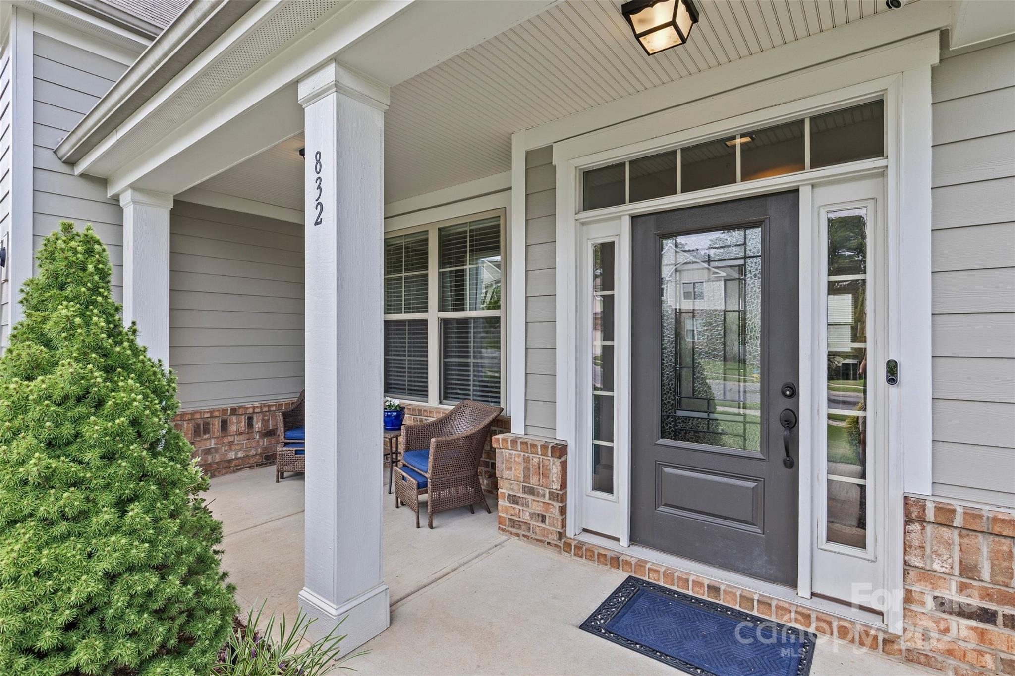 832 Oak Manor Drive SE