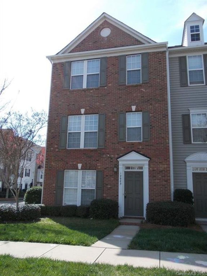 This Large 3 story townhome features 3 bedrooms, 3.5 bathrooms and over 2200 square feet. The lower level has a bedroom, full bath & den with laminate floors and a fireplace. Large living/dining room on 2nd level along with kitchen/breakfast area, half bath & deck.  Two large bedroom on the top floor each their own bath and walk in closets.  2 Parking Spaces in Back. Located in Kinglsey, just South of Ballantyne Area, Close to I-485 & S.C. Minutes from I-77 & Uptown Charlotte.