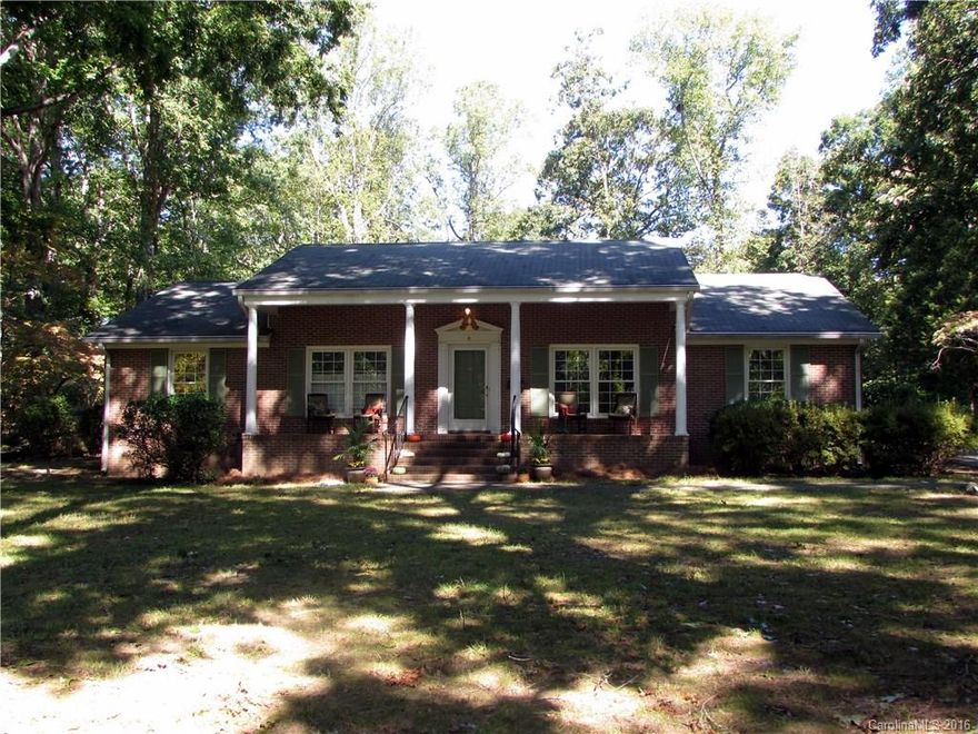 Welcome to this cozy, private paradise in beautiful Forest Hills. This charming brick ranch offers the convenience of single-level living, so you can just come on in, kick off your shoes, and leave your troubles at the door. With three bedrooms, two bathrooms, formal living and dining rooms, and both traditional and modern touches, this one has something to offer everyone. Even your furry best friend will be thrilled at the sight of the fenced backyard. Don't let this one get away!