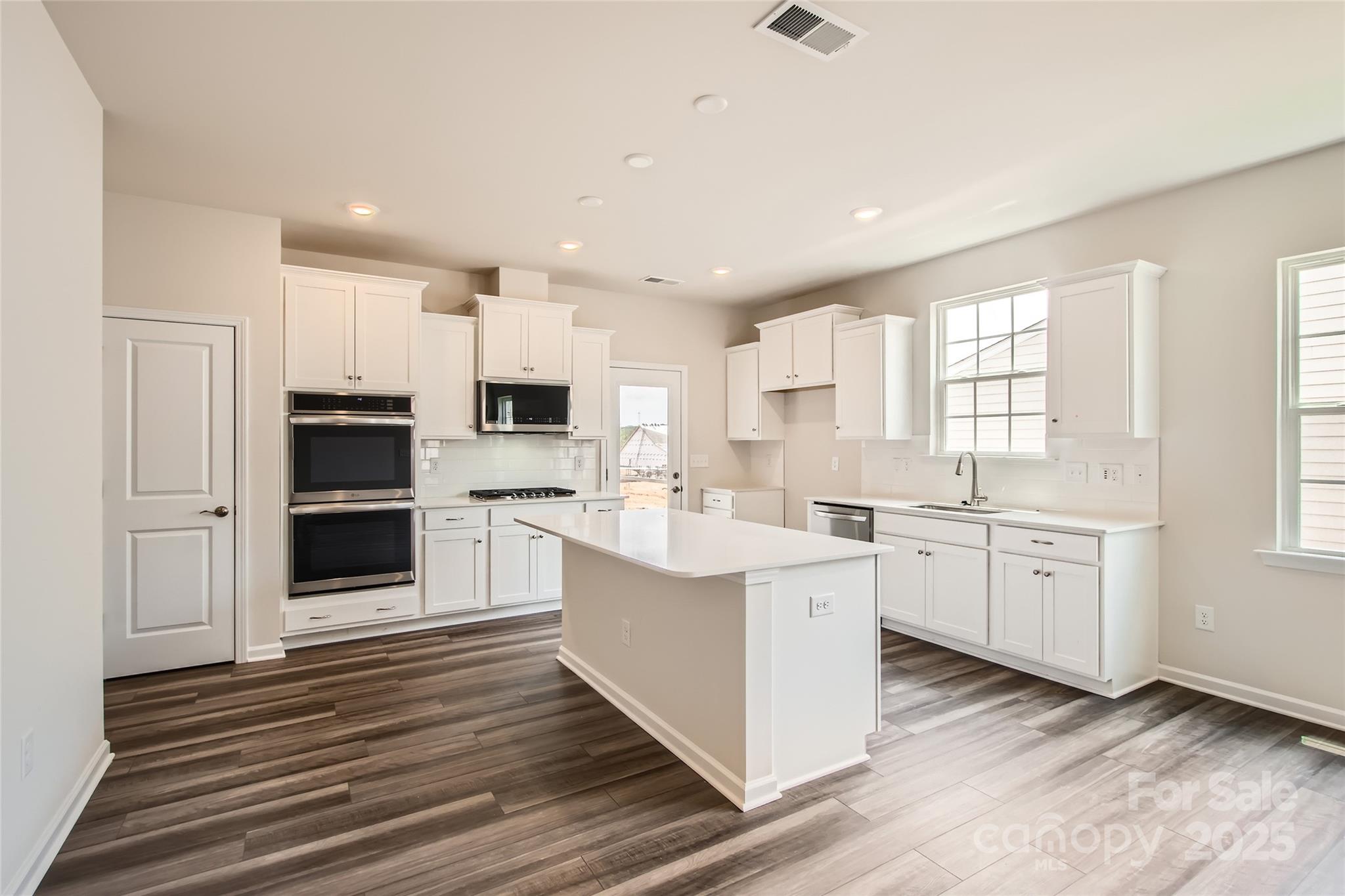 Roselyn - Residential