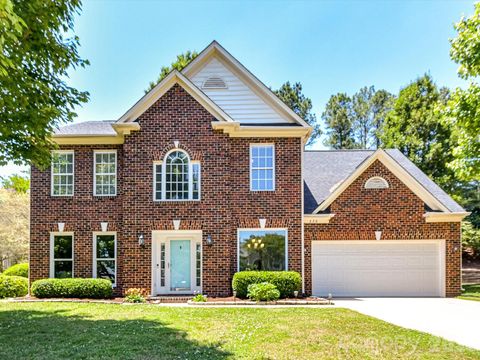 Photo of 620 Meadow Lake Drive, Matthews, NC 28105 (MLS # 4383484)