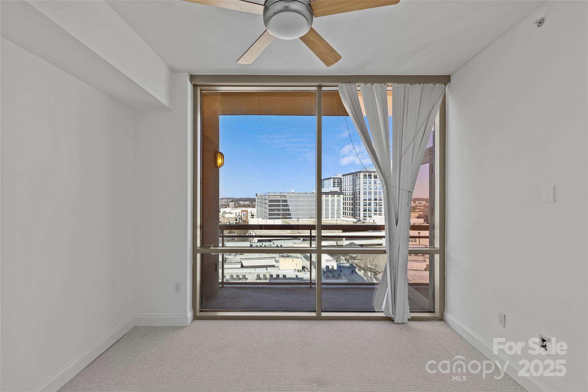 Charlotte, North Carolina 28203, United States, 2 Bedrooms Bedrooms, ,2 BathroomsBathrooms,Residential,Under Contract,81940