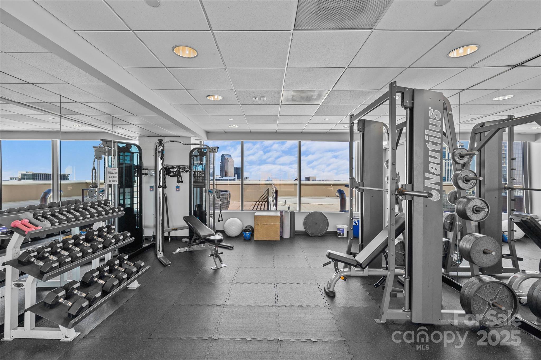 Charlotte, North Carolina 28203, United States, 2 Bedrooms Bedrooms, ,2 BathroomsBathrooms,Residential,Under Contract,81940