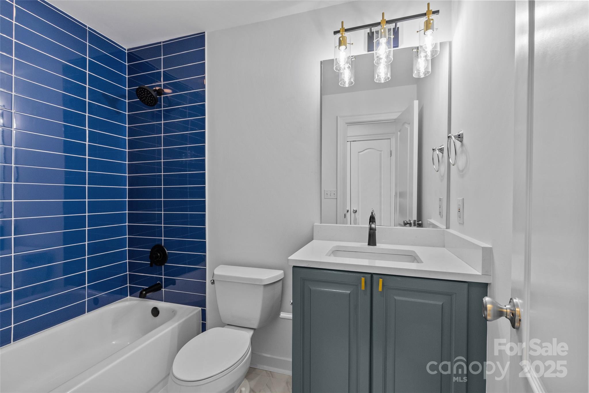 Charlotte, North Carolina 28203, United States, 2 Bedrooms Bedrooms, ,2 BathroomsBathrooms,Residential,Under Contract,81940