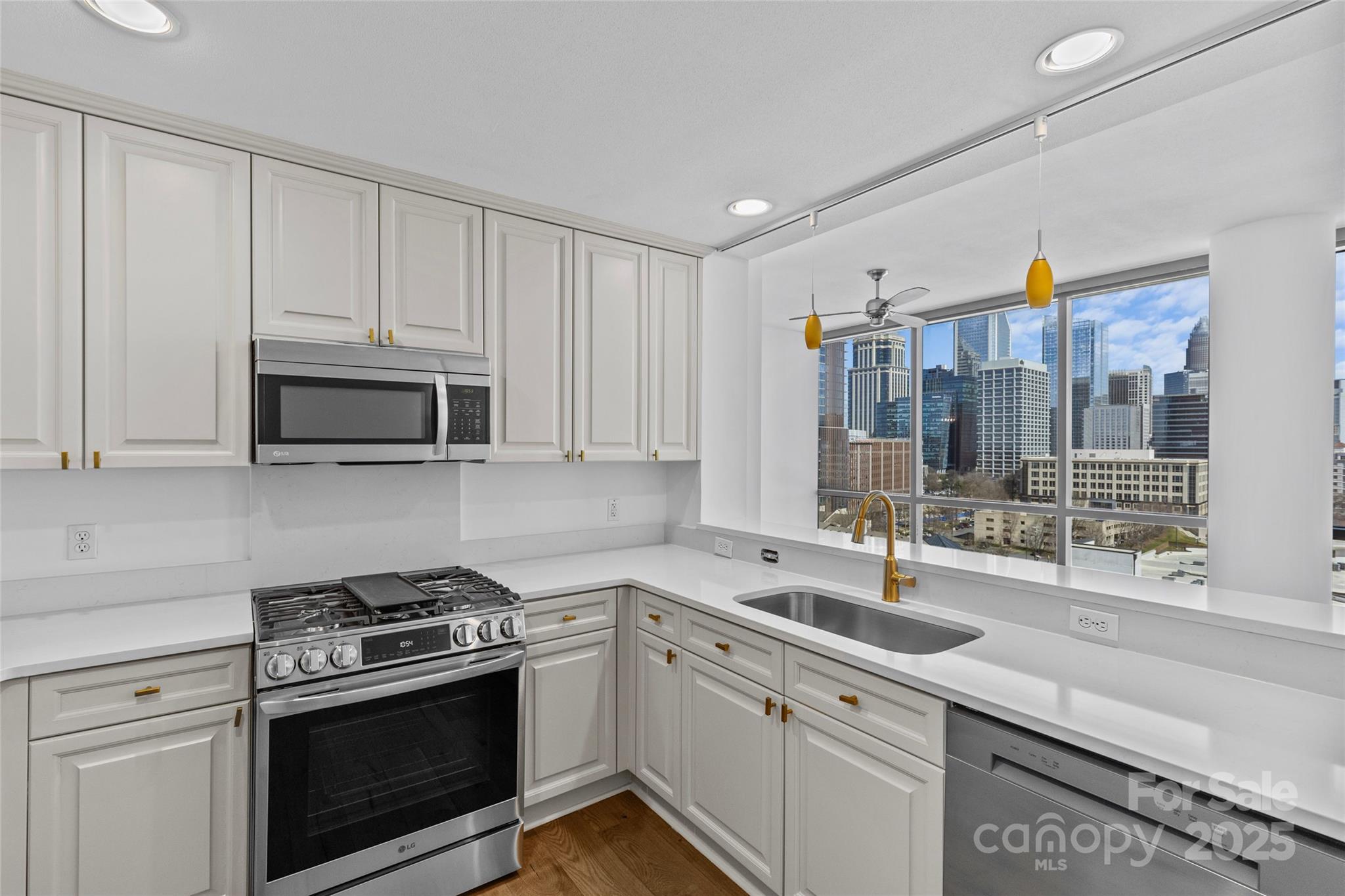 315 Arlington Avenue 1206