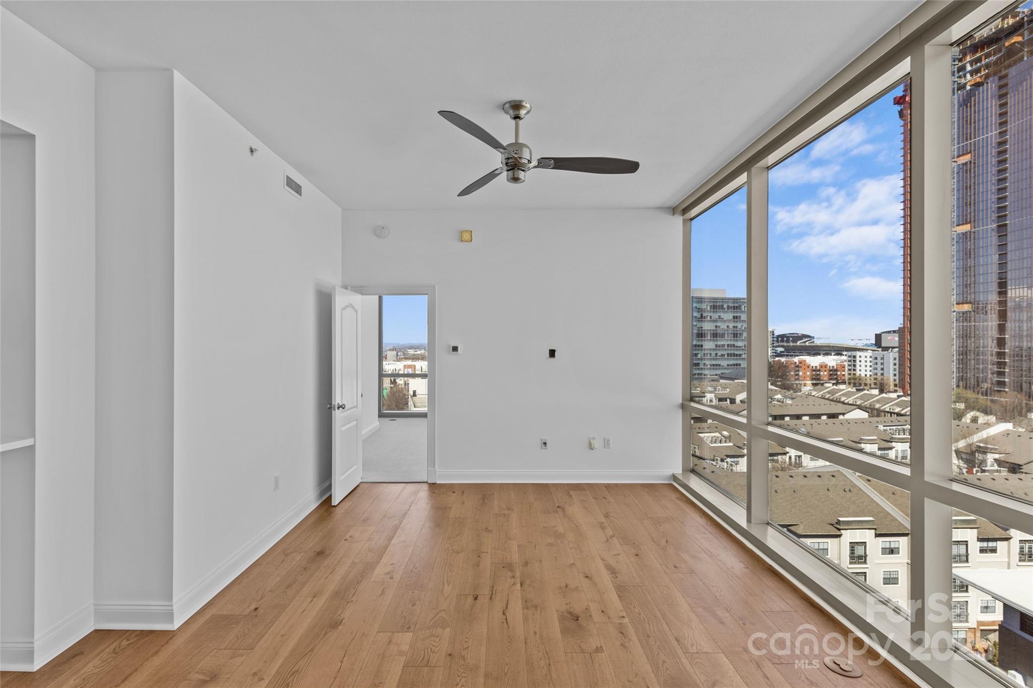 Charlotte, North Carolina 28203, United States, 2 Bedrooms Bedrooms, ,2 BathroomsBathrooms,Residential,Under Contract,81940