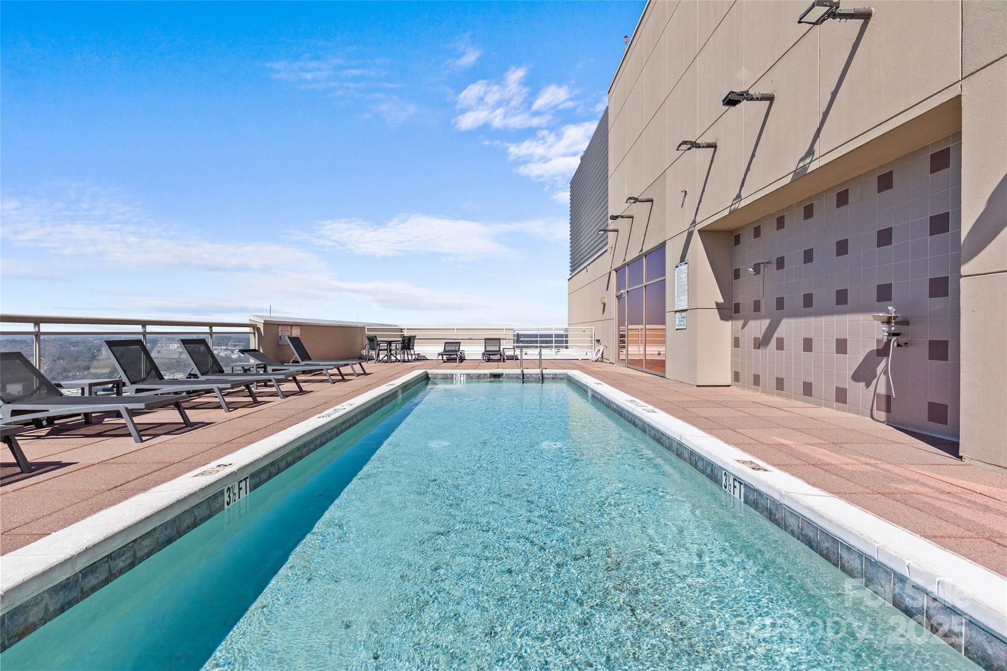 Charlotte, North Carolina 28203, United States, 2 Bedrooms Bedrooms, ,2 BathroomsBathrooms,Residential,Under Contract,81940