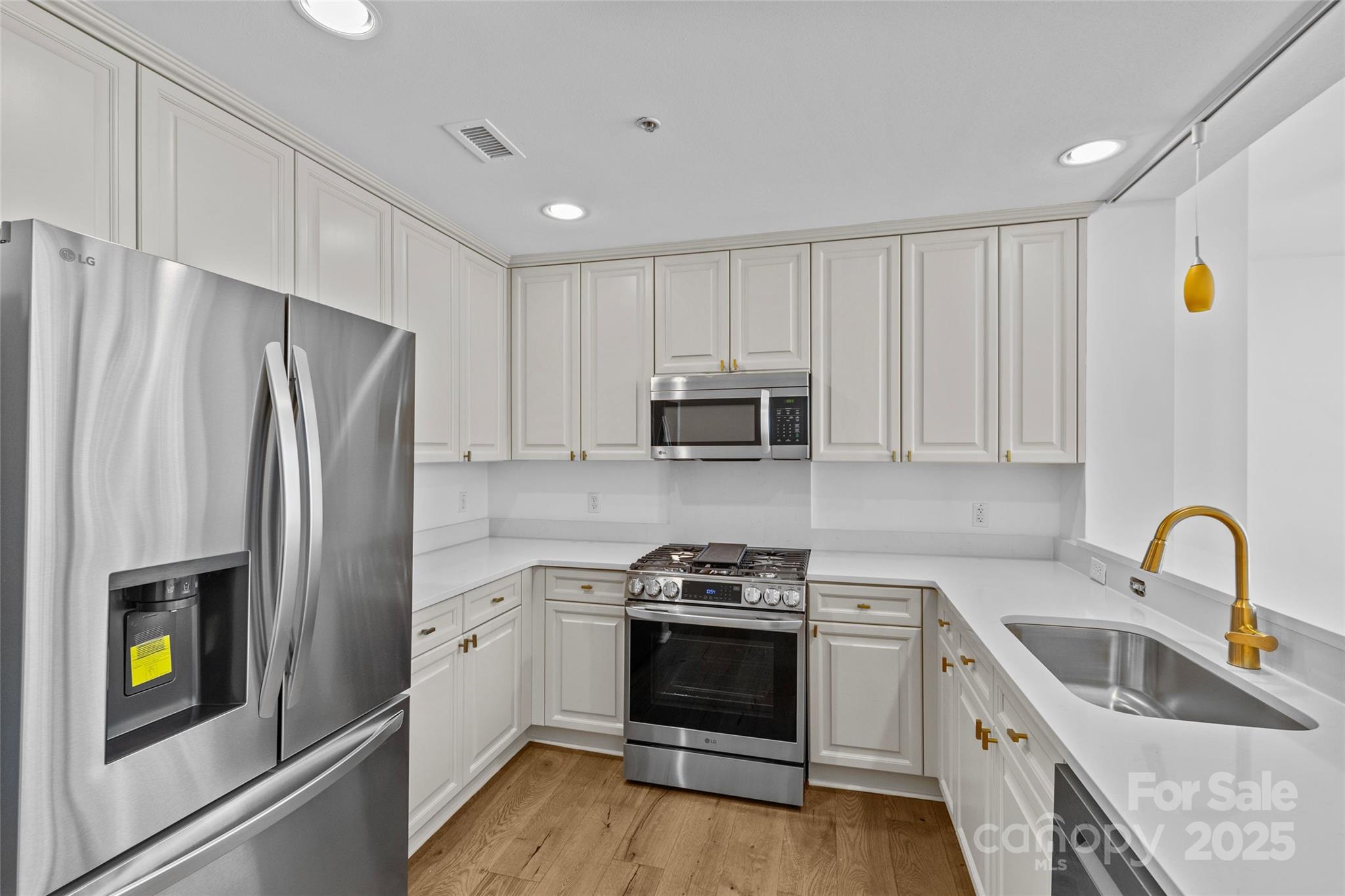 315 Arlington Avenue 1206
