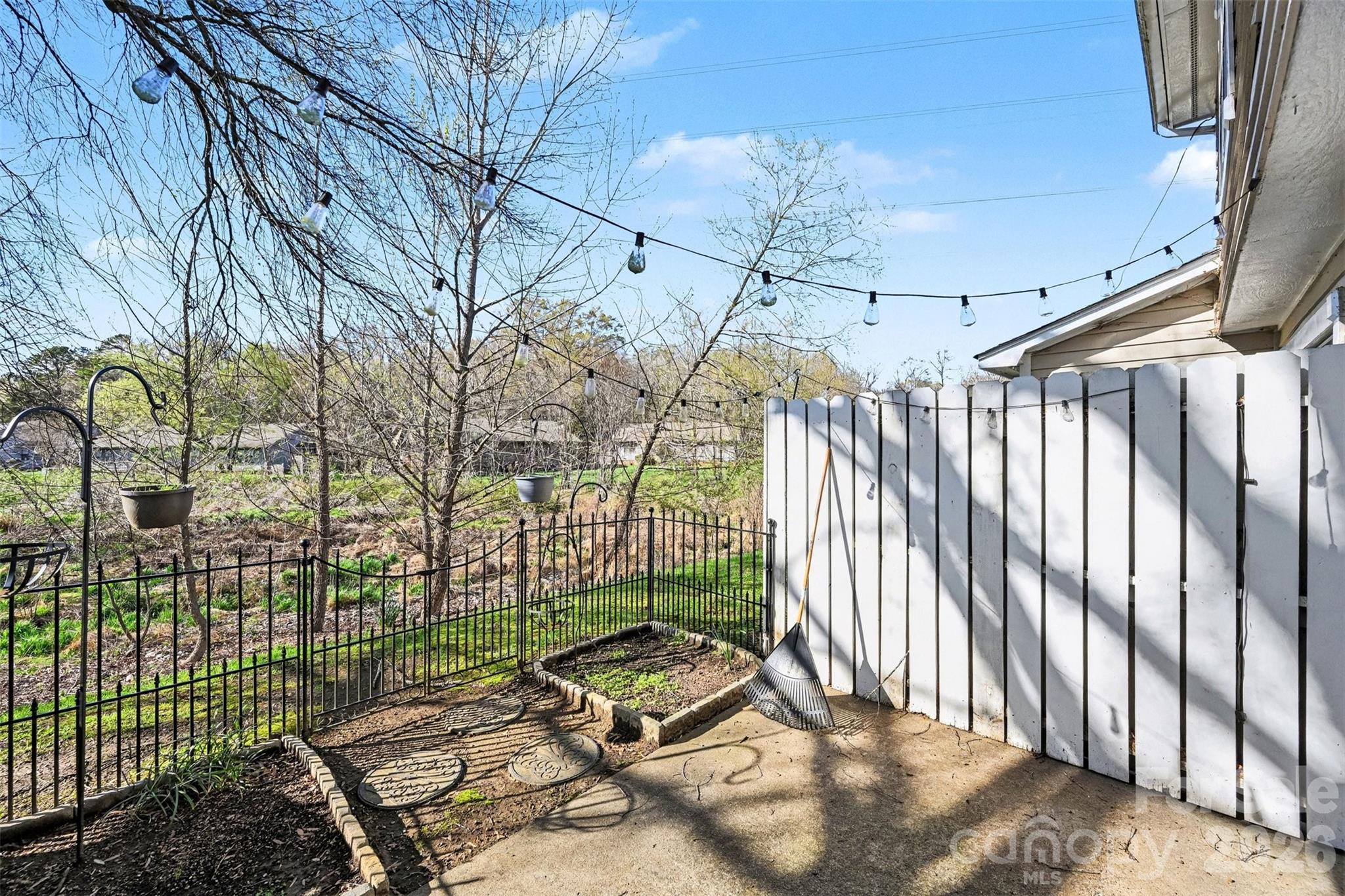 Manor Lake - Residential