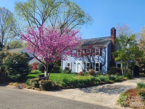 Photo of 2015 Glouchester Circle, Charlotte, NC 28226 (MLS # 4362719)