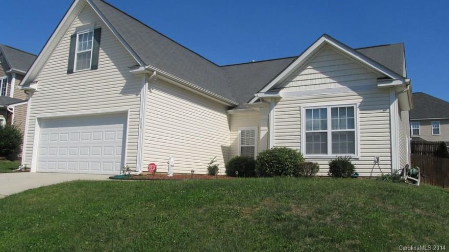 Home has impressive tray ceiling w/ fan in lrg master. Wall to wall carpet. Dual sinks and lrg mirror, garden tub w/ sep shower, window above grdn tub adds natural light. Lrg split floor plan. 2nd bath w/ shower combo. Great outdoor priv living space that's fenced in w/ patio. Laundry on main. Spacious 2 car garage. SS appliances, 42" cabinets. Modern home with comfortable appeal. Gas fire.pl in grt rm w/ vaulted ceilings. Kit. opens to brkfst nook. Smooth ceiling thr.out. Bonus rm grt 4th bdrm.