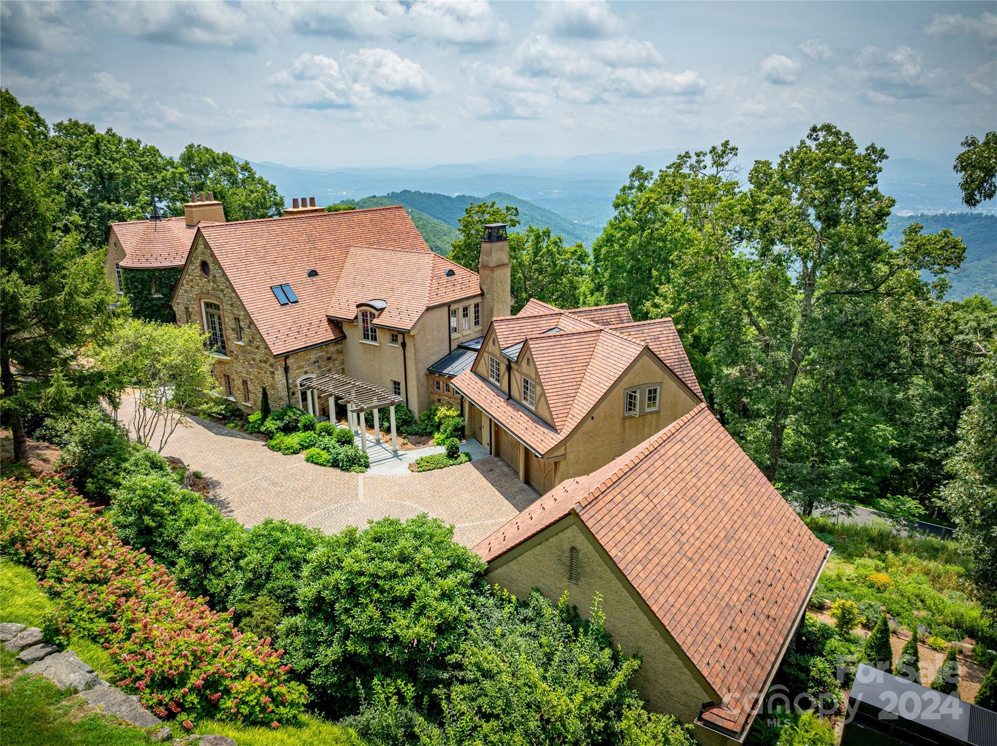 Asheville, North Carolina 28804, United States, 4 Bedrooms Bedrooms, ,5 BathroomsBathrooms,Residential,Active,47482