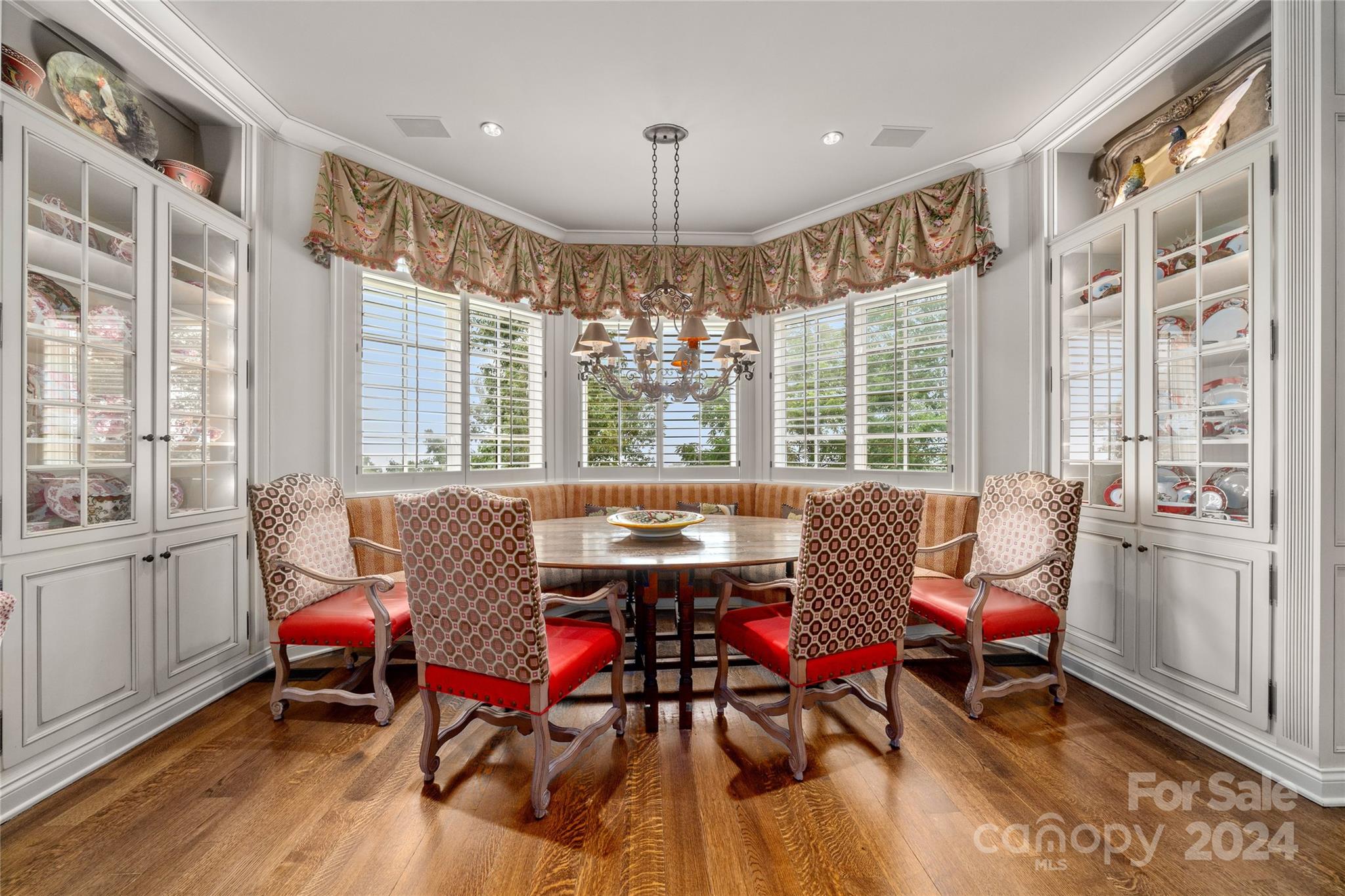 Asheville, North Carolina 28804, United States, 4 Bedrooms Bedrooms, ,5 BathroomsBathrooms,Residential,Active,47482