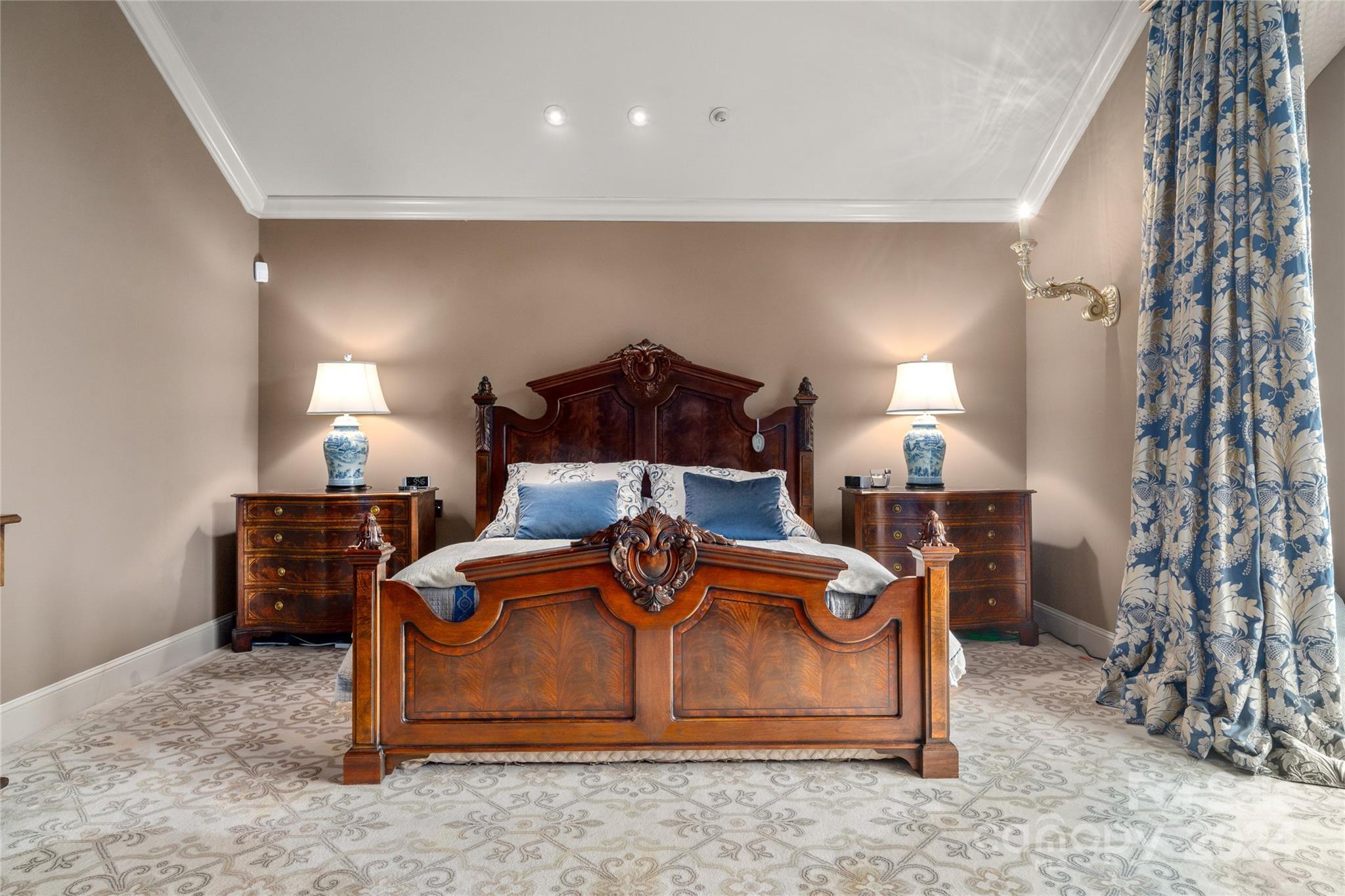 Asheville, North Carolina 28804, United States, 4 Bedrooms Bedrooms, ,5 BathroomsBathrooms,Residential,Active,47482