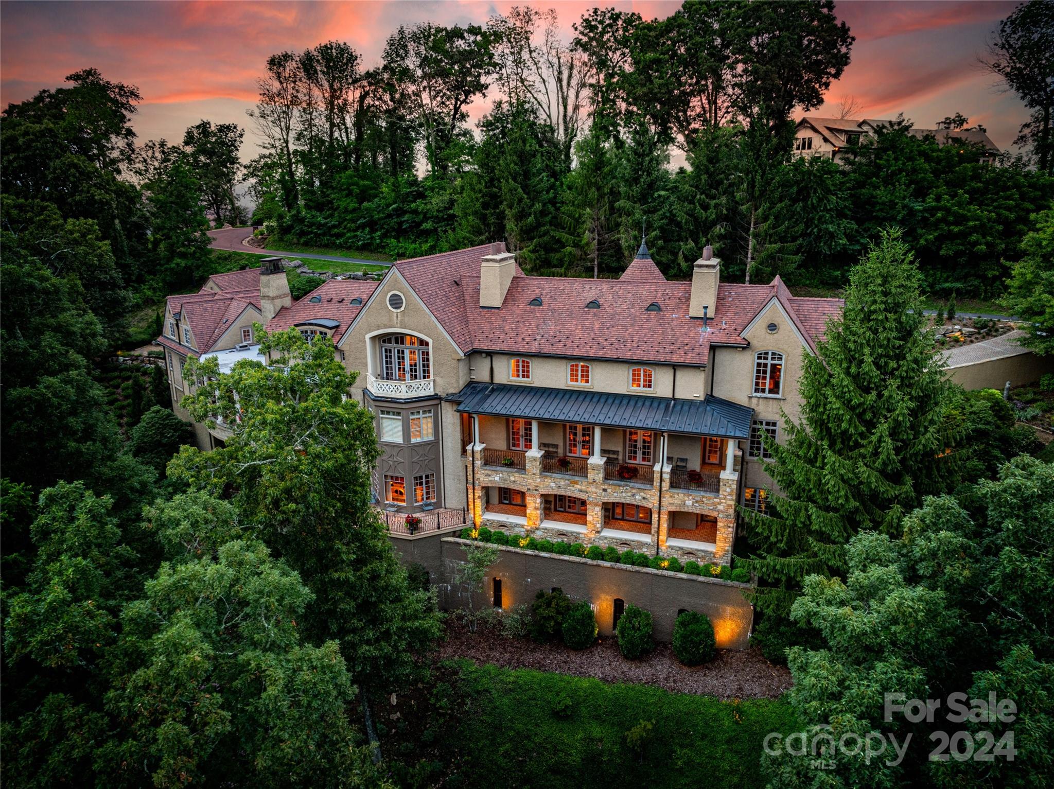 Asheville, North Carolina 28804, United States, 4 Bedrooms Bedrooms, ,5 BathroomsBathrooms,Residential,Active,47482