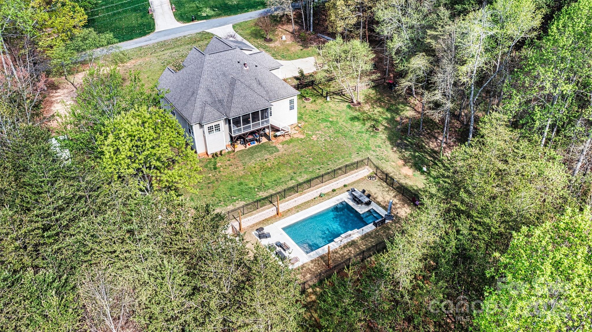 3207 Oak Ridge Circle