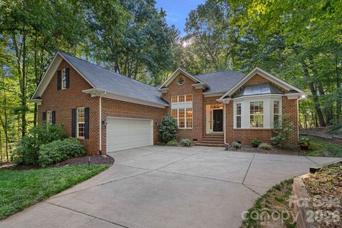 Photo of 4932 Derbyshire Drive, Charlotte, NC 28270 (MLS # 4372301)