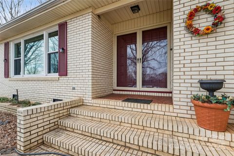 Photo of 14409 Springwater Drive, Matthews, NC 28105 (MLS # 4330231)