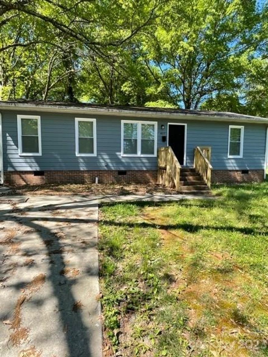 Ready to see Ranch Home with added stainless steel appliances.  Must see what this home has to offer! Come see and you will not be disappointed! You will be please to see this home.  Near I-85 to get to Charlotte, Dallas, Mount Holly, and Belmont.