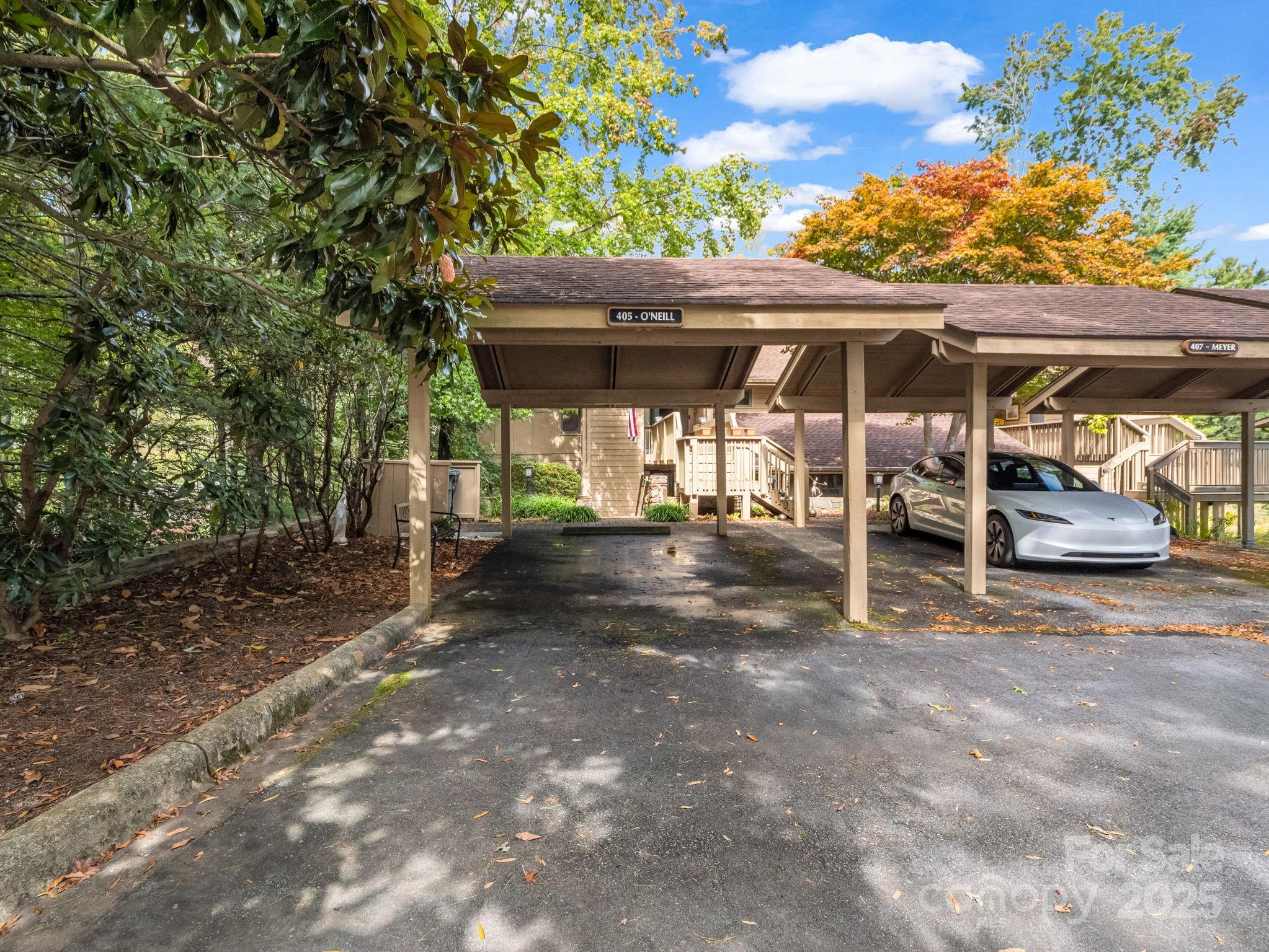 405 N Scarlet Oak Lane