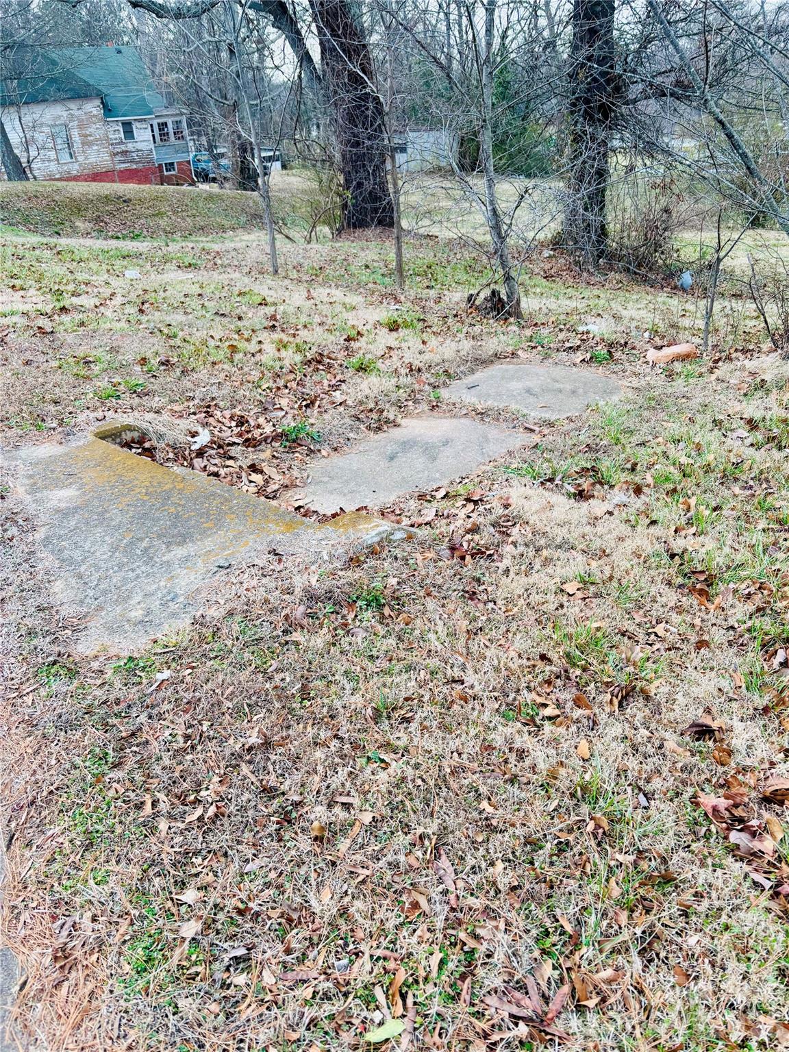 vacant lot 817 N Piedmont Avenue